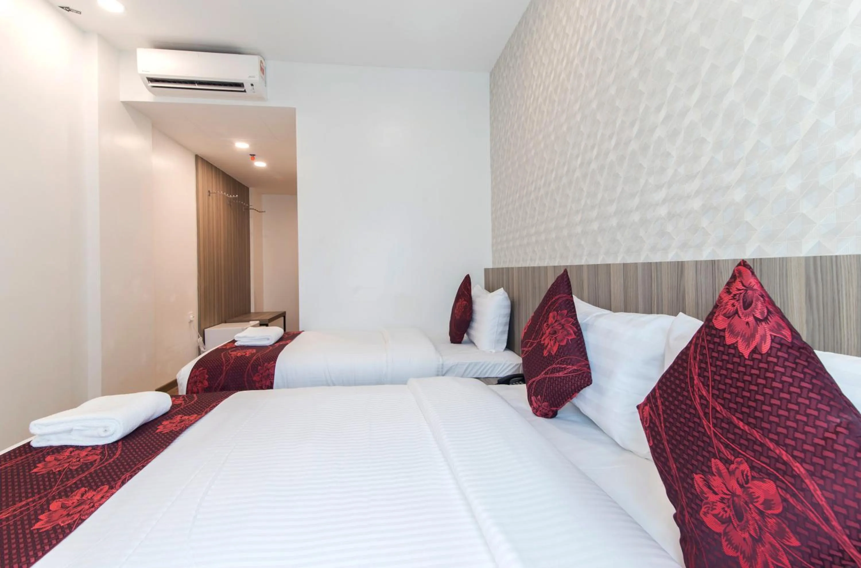 Bedroom, Bed in Signature International Hotel China Town