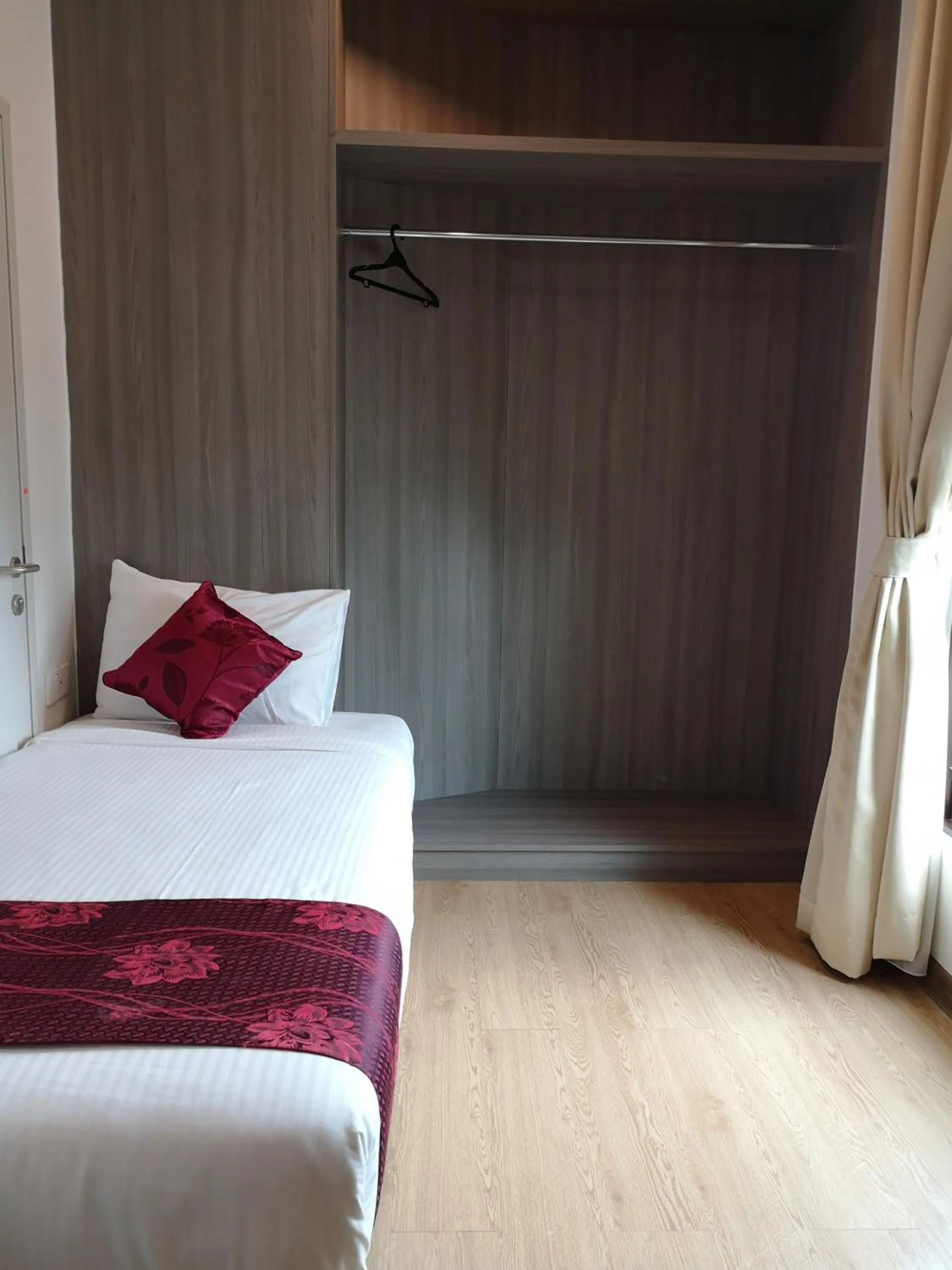 Bedroom, Bed in Signature International Hotel China Town