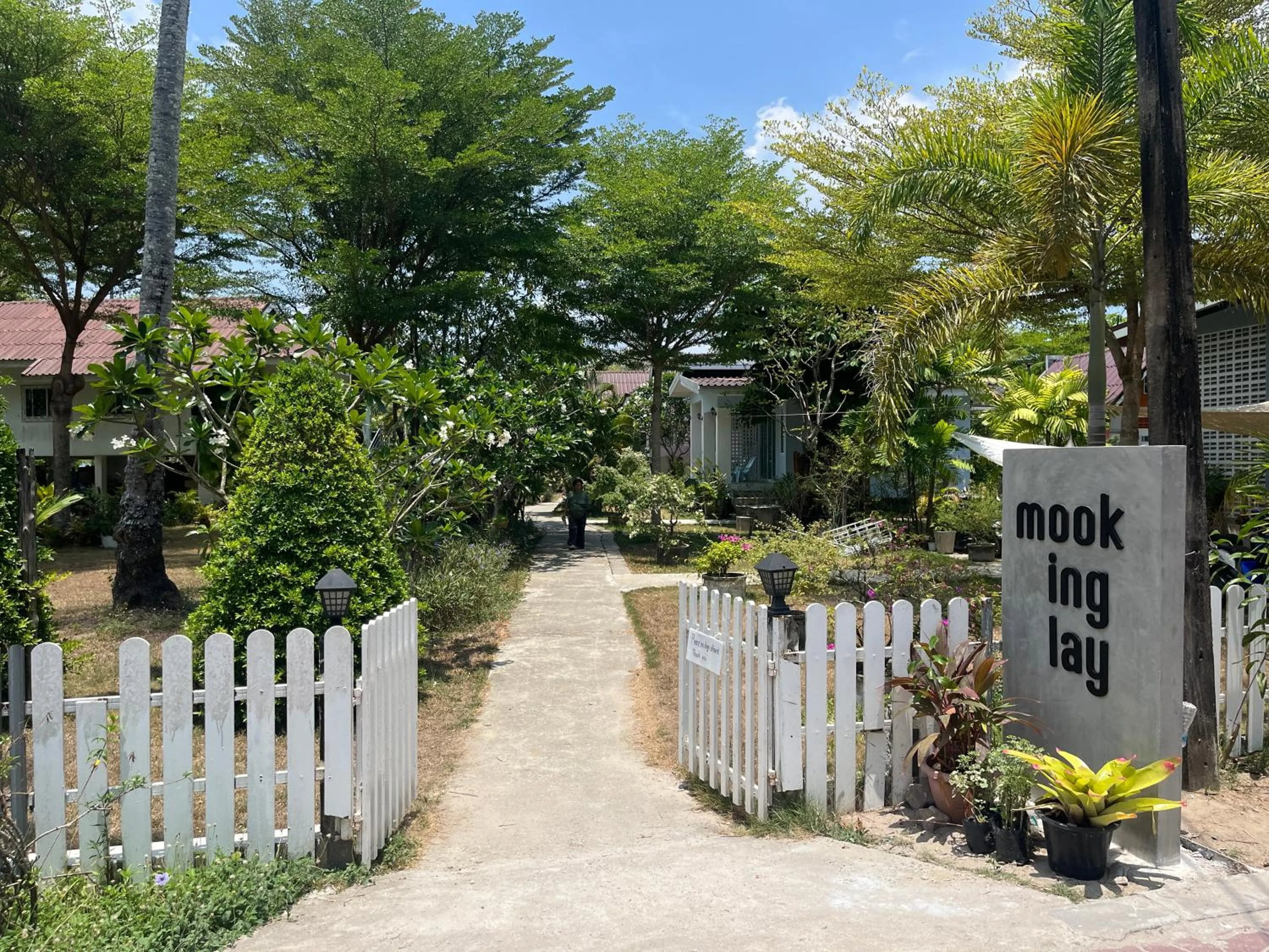 Facade/entrance in Mook Ing Lay