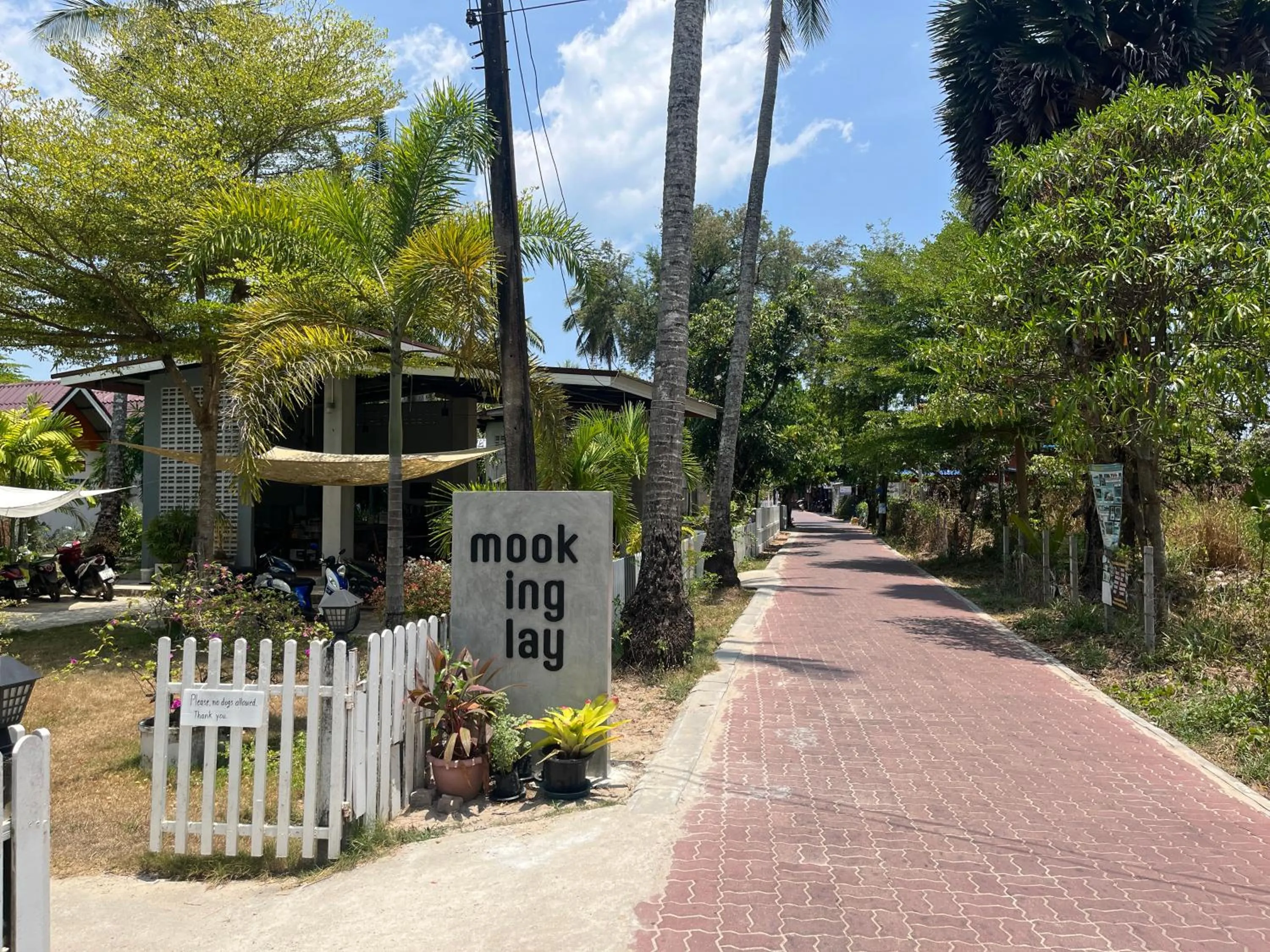 Facade/entrance in Mook Ing Lay