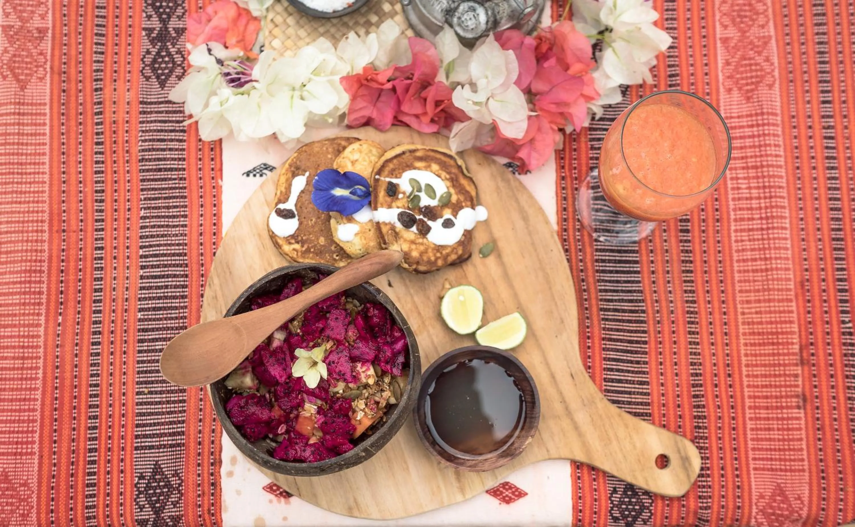 Breakfast in Utopia Rote Lodge