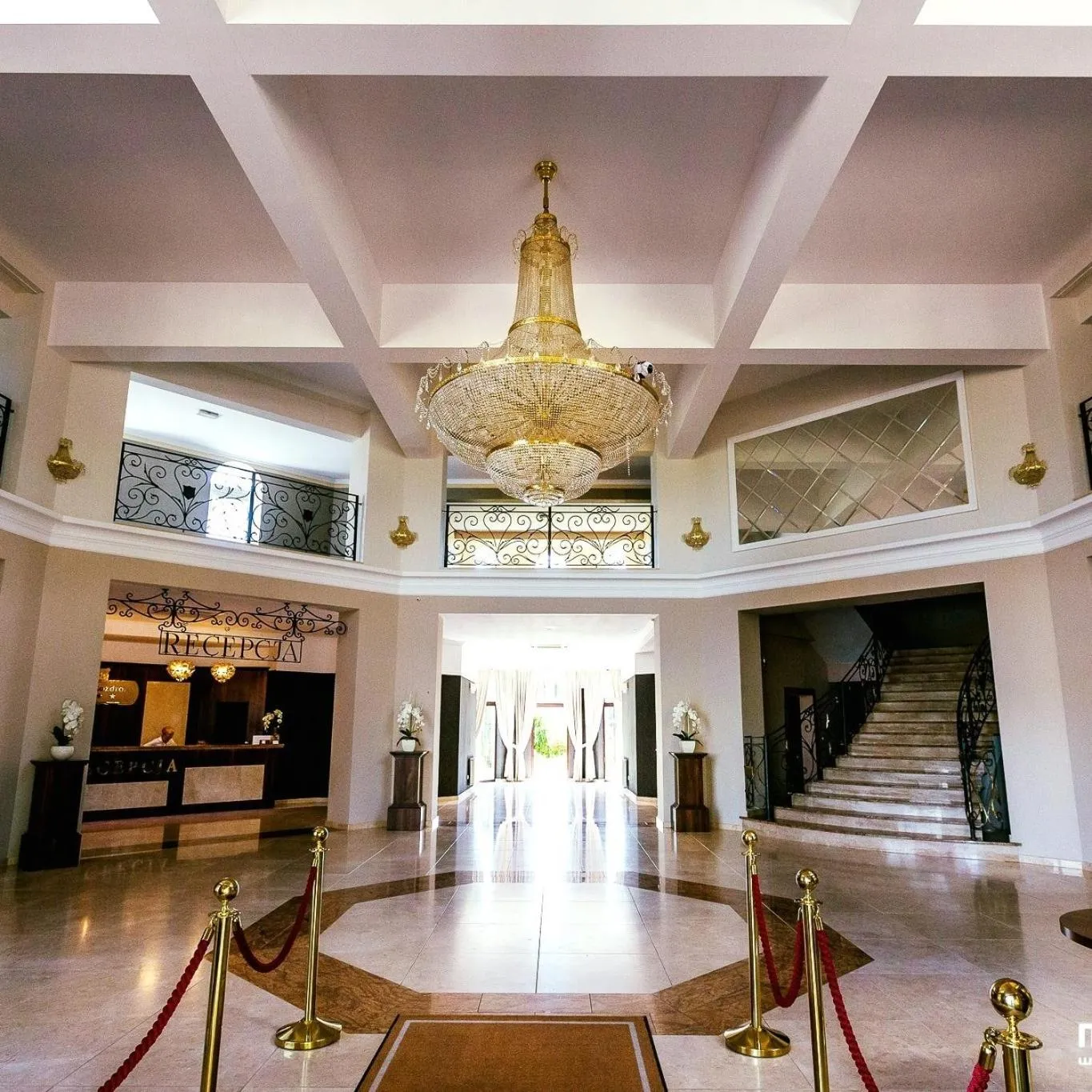Facade/entrance in Hotel Rozdroże Nieborów