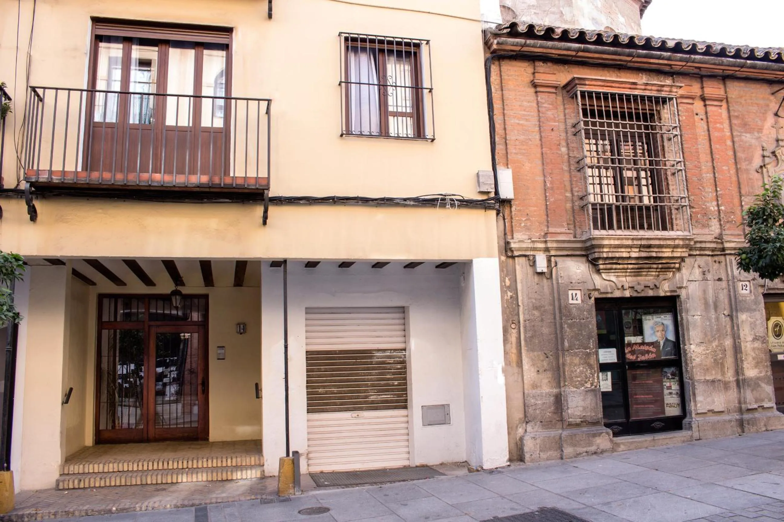 Facade/entrance in San Pablo Rooms