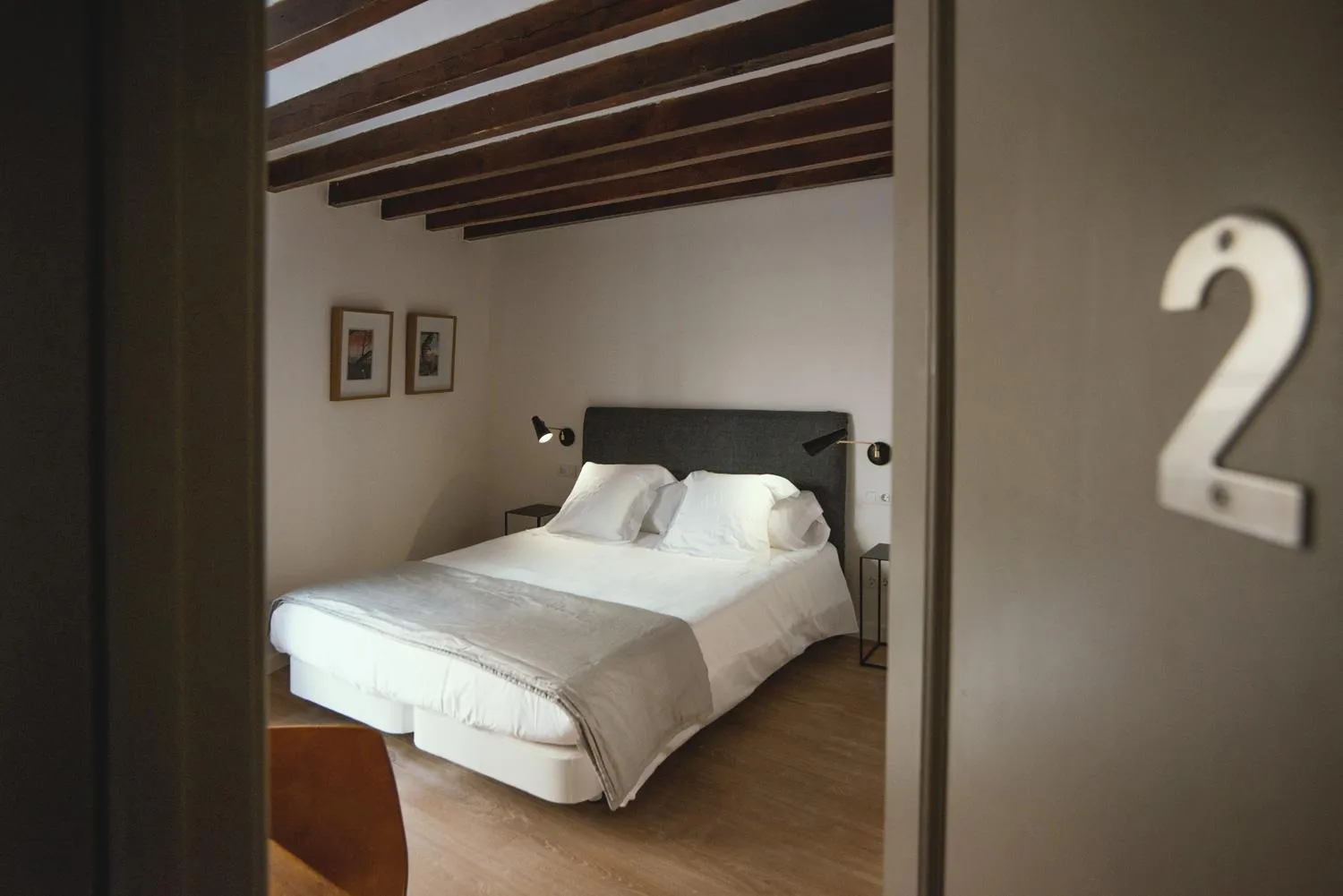 Bedroom, Bed in Canavall