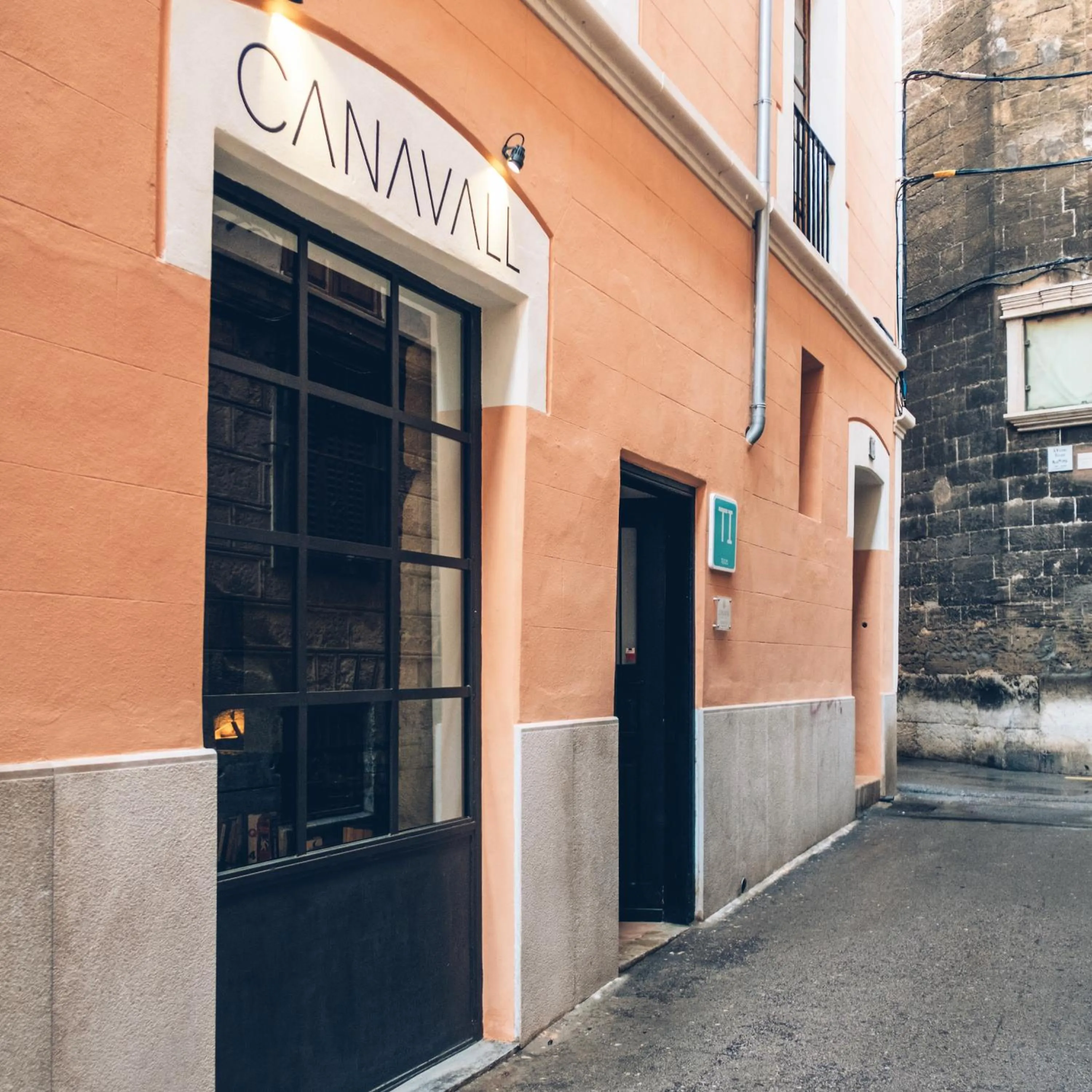 Facade/entrance in Canavall