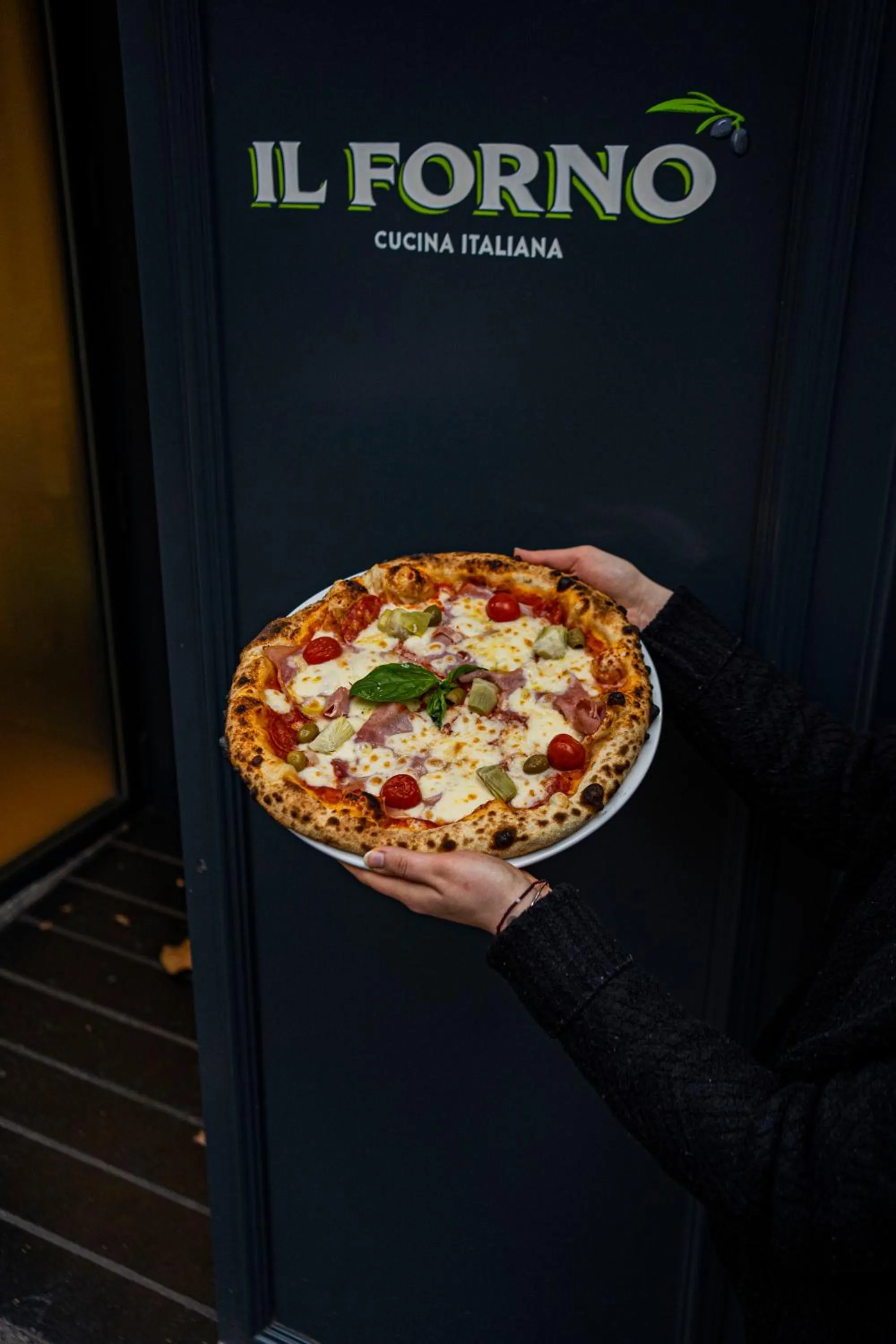 Restaurant/places to eat in Casa Serena Paris Hôtel