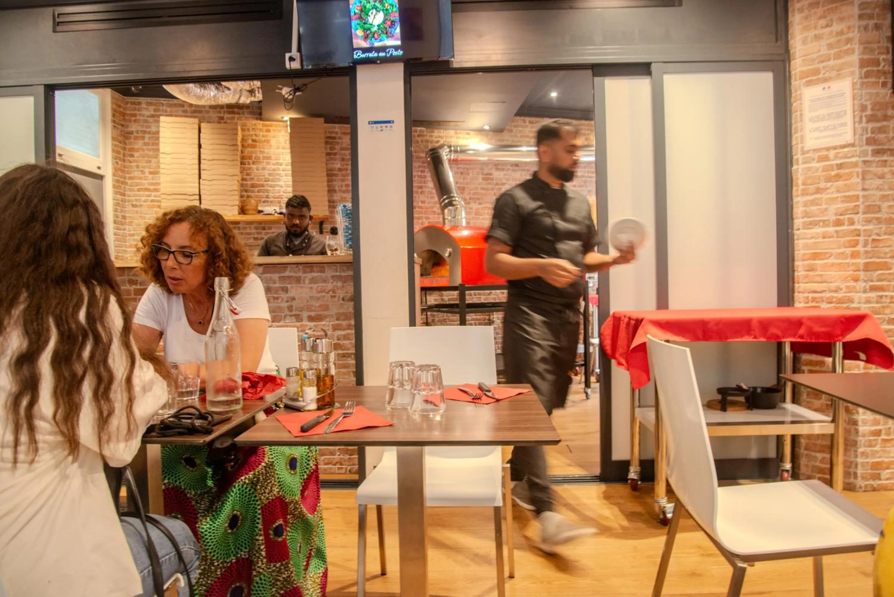 Restaurant/places to eat in Casa Serena Paris Hôtel