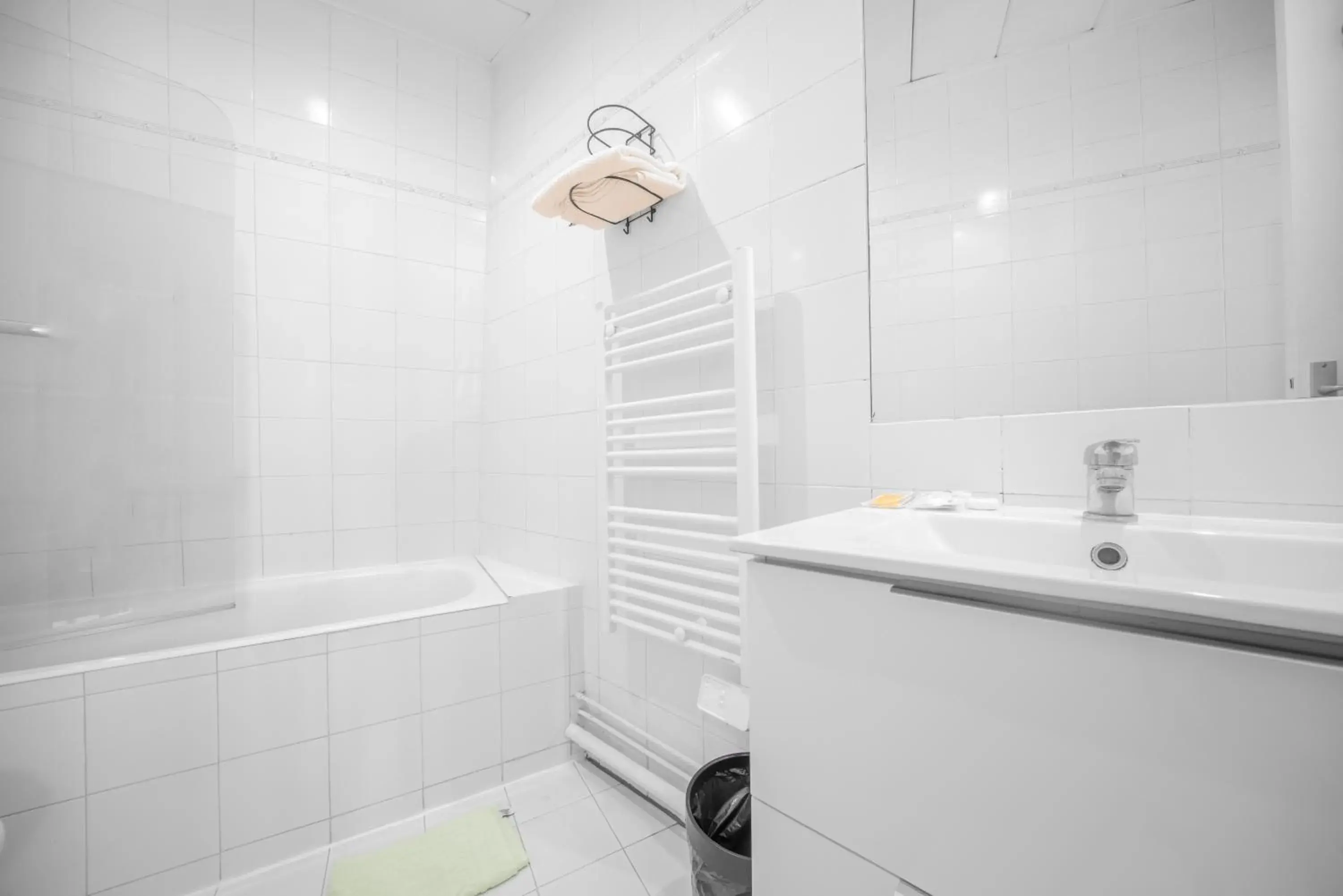 Standard Double or Twin Room in Casa Serena Paris Hôtel Standard Double or Twin Room in Casa Serena Paris Hôtel