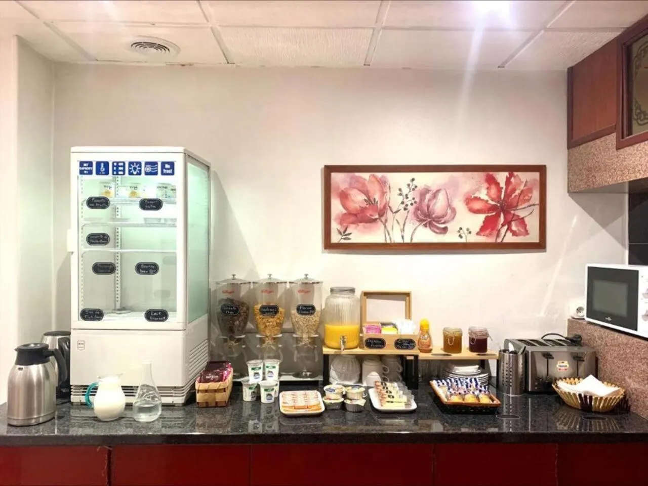 Breakfast in Hipotel Belgrand Edith Piaf