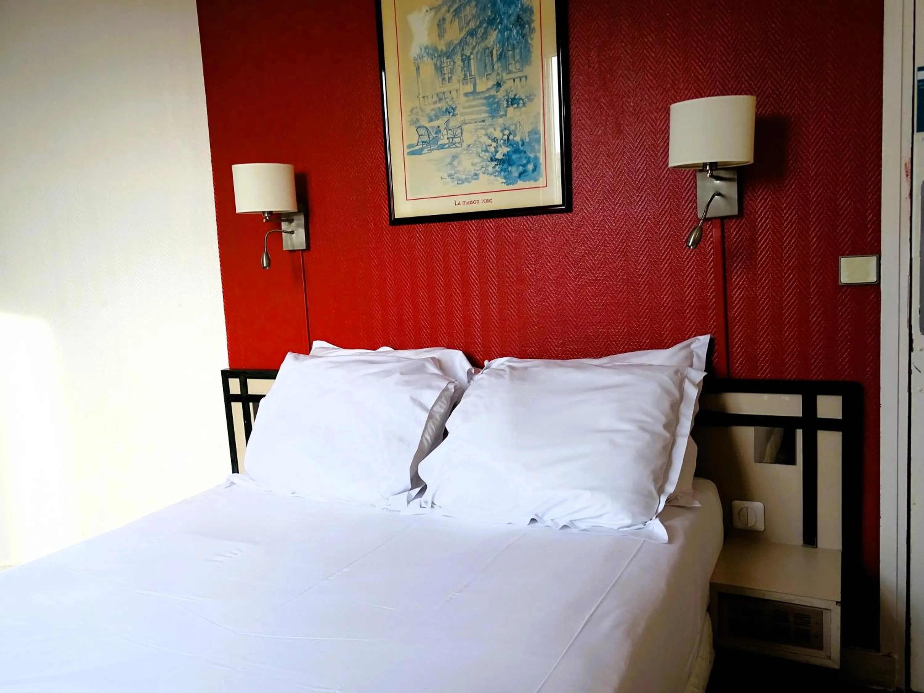 Bed in Hipotel Belgrand Edith Piaf