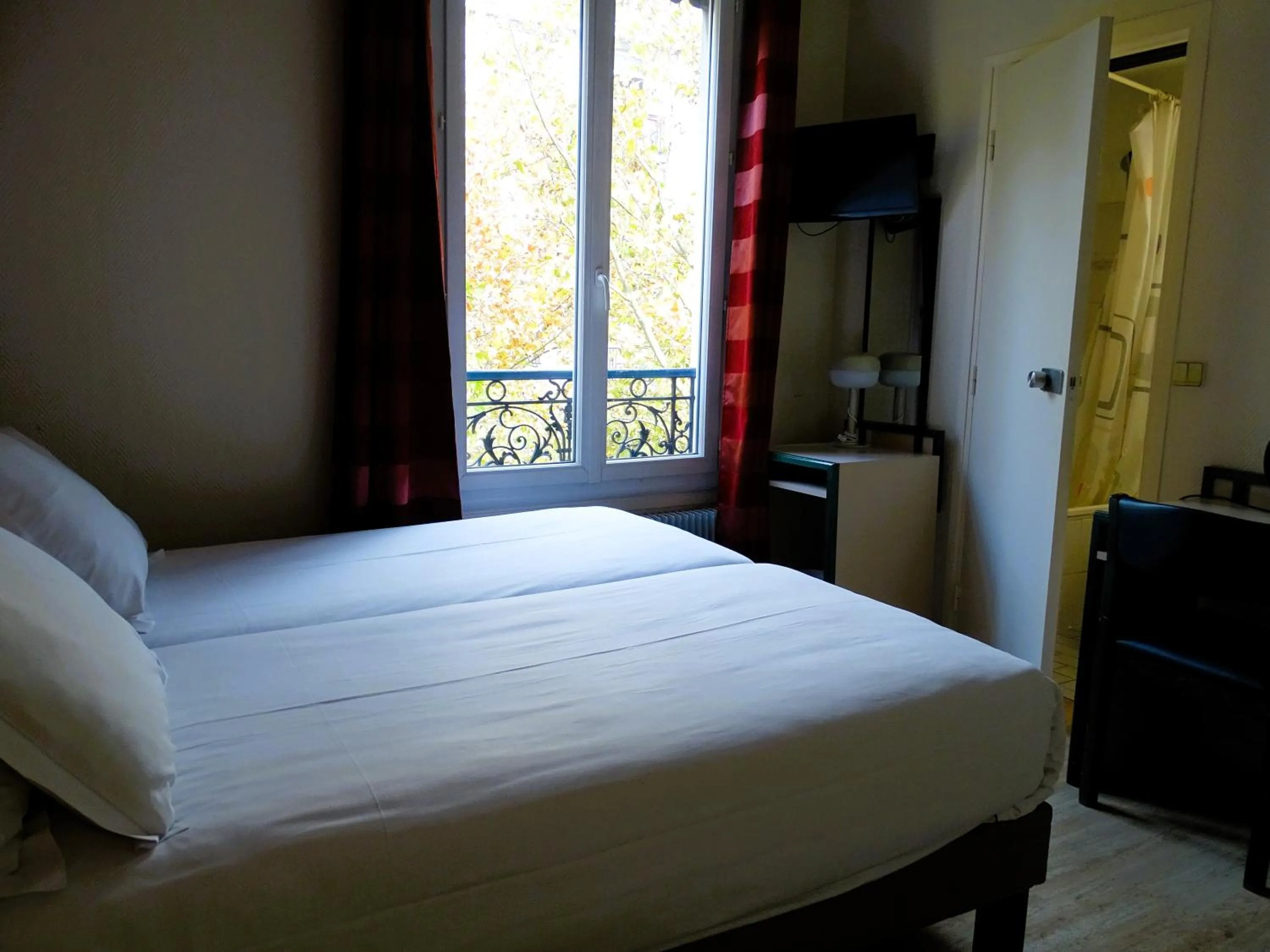 TV and multimedia, Bed in Hipotel Belgrand Edith Piaf