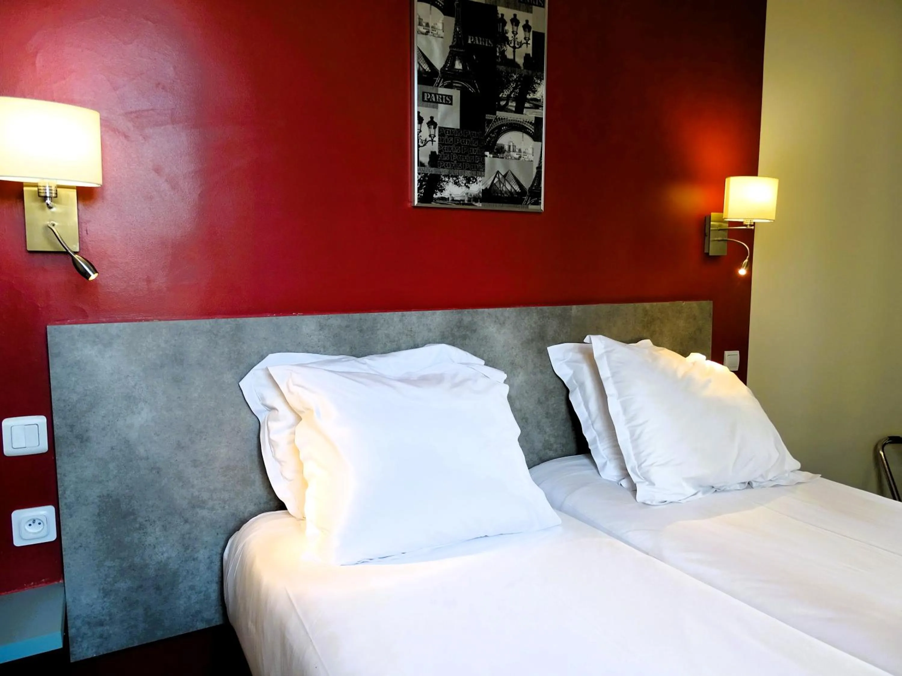 Bed in Hipotel Belgrand Edith Piaf