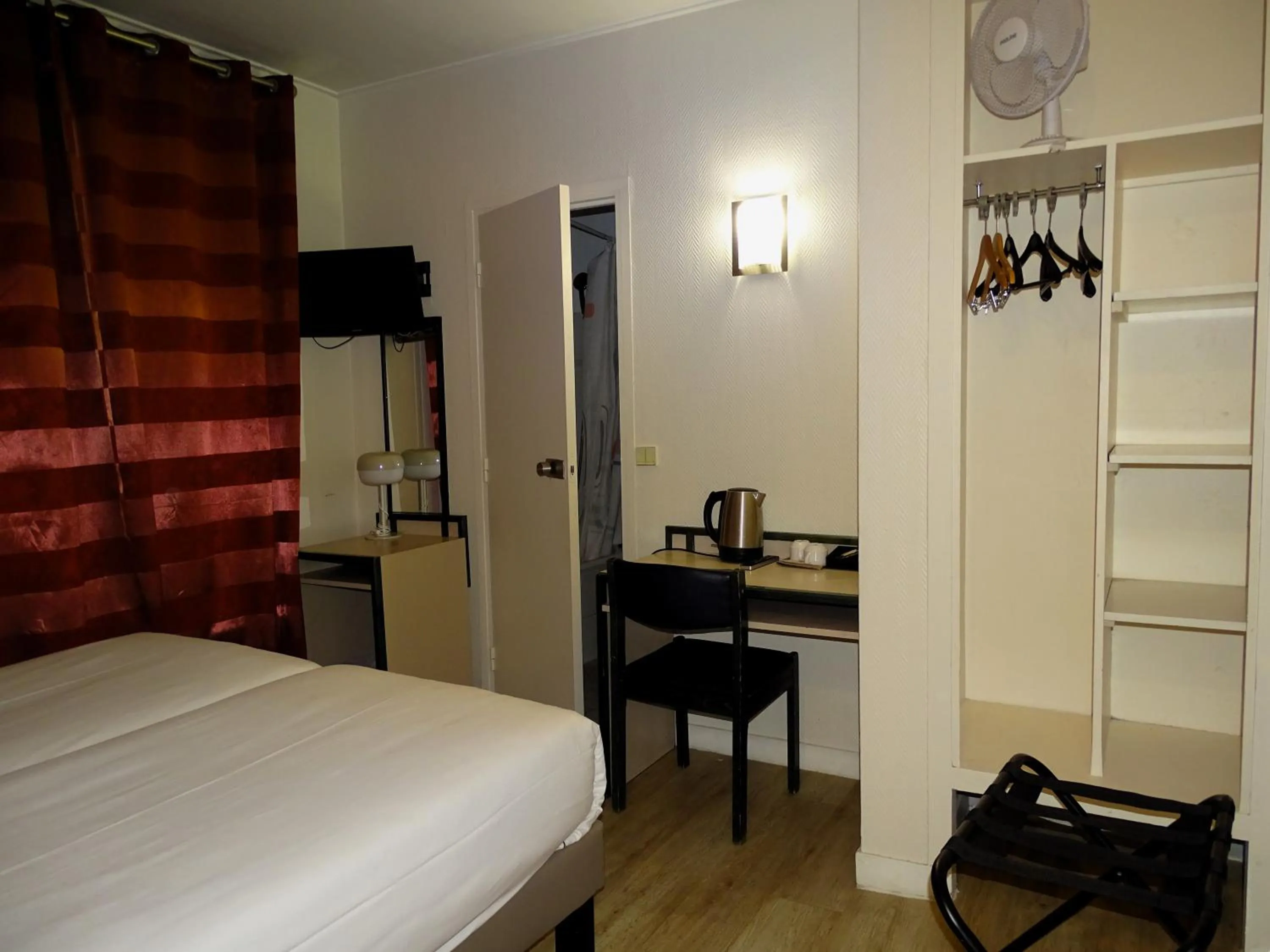 TV and multimedia, Bed in Hipotel Belgrand Edith Piaf