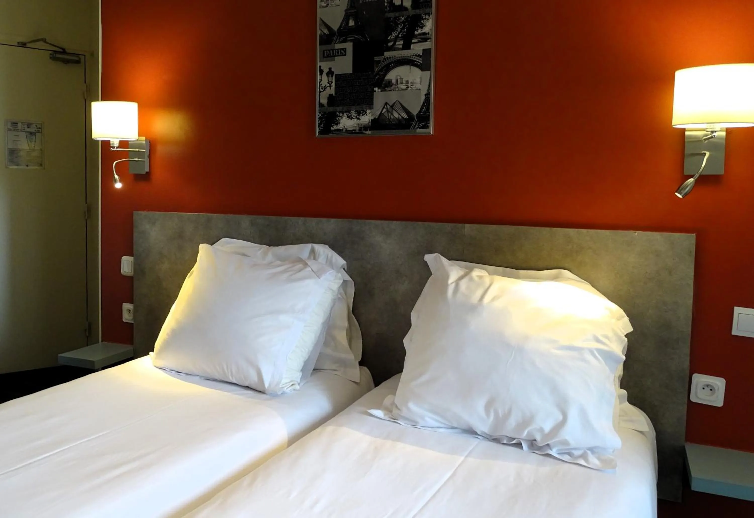Bed in Hipotel Belgrand Edith Piaf