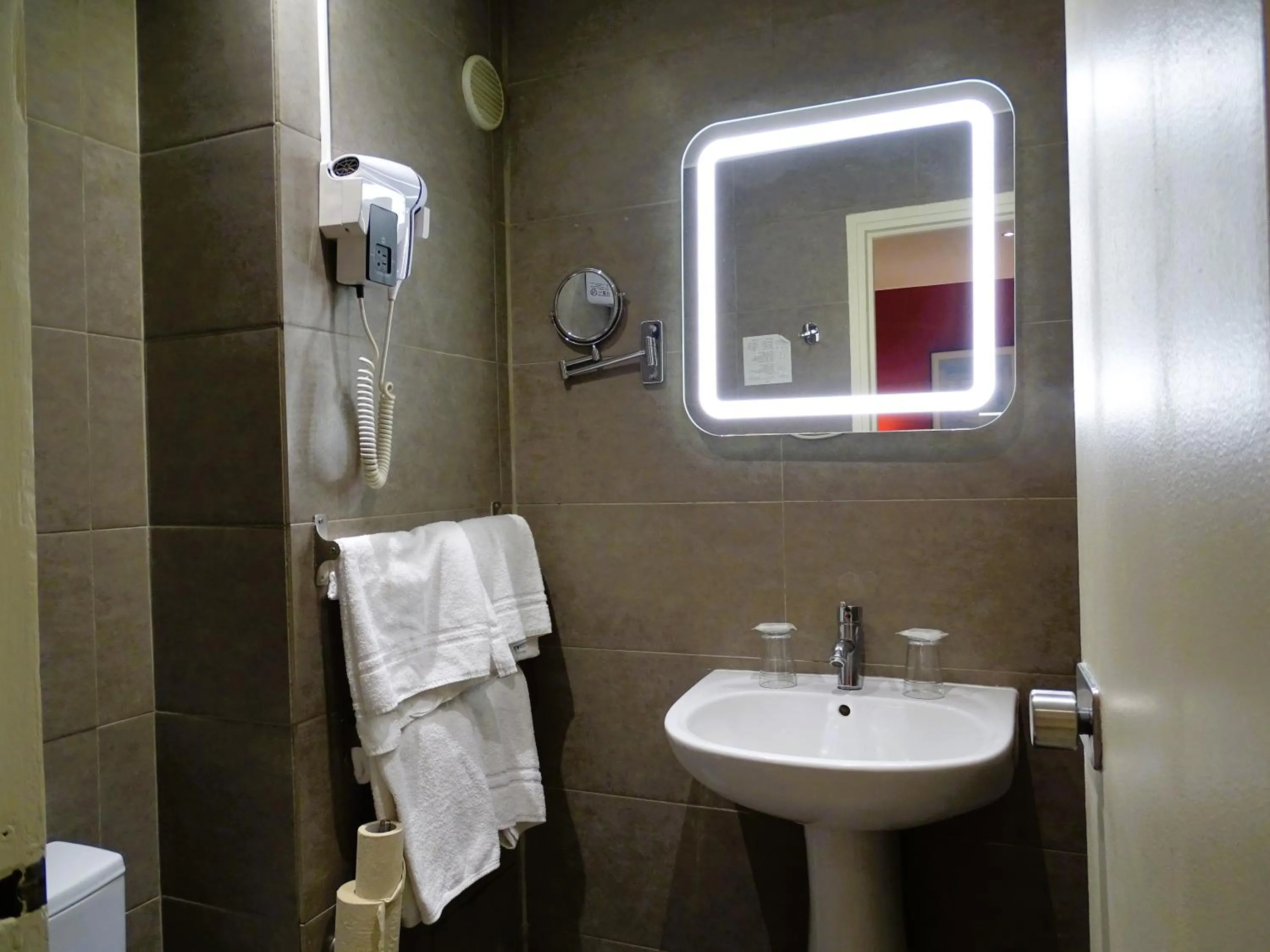 Bathroom in Hipotel Belgrand Edith Piaf