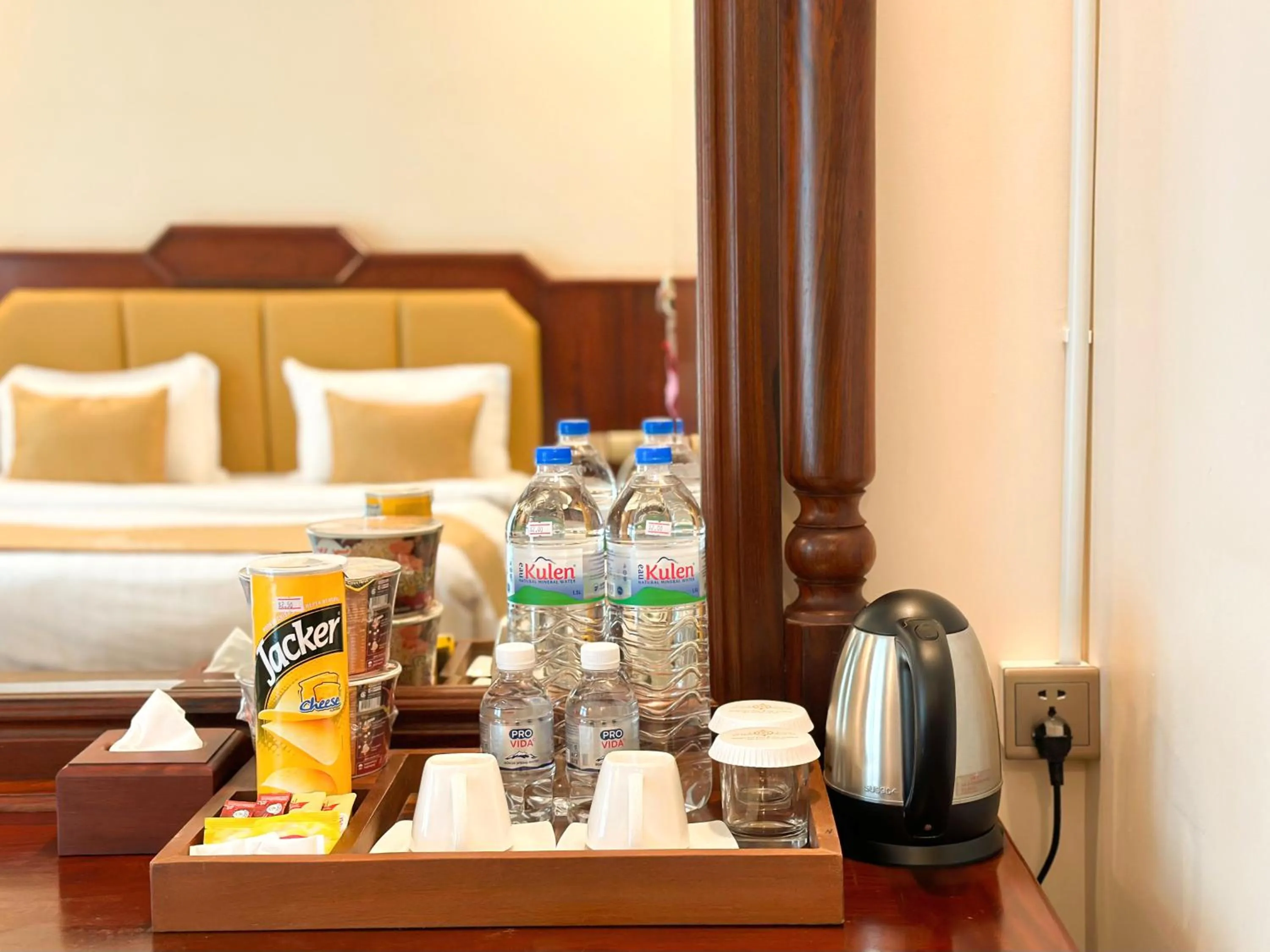Coffee/tea facilities, Bed in Lbn Asian Hotel