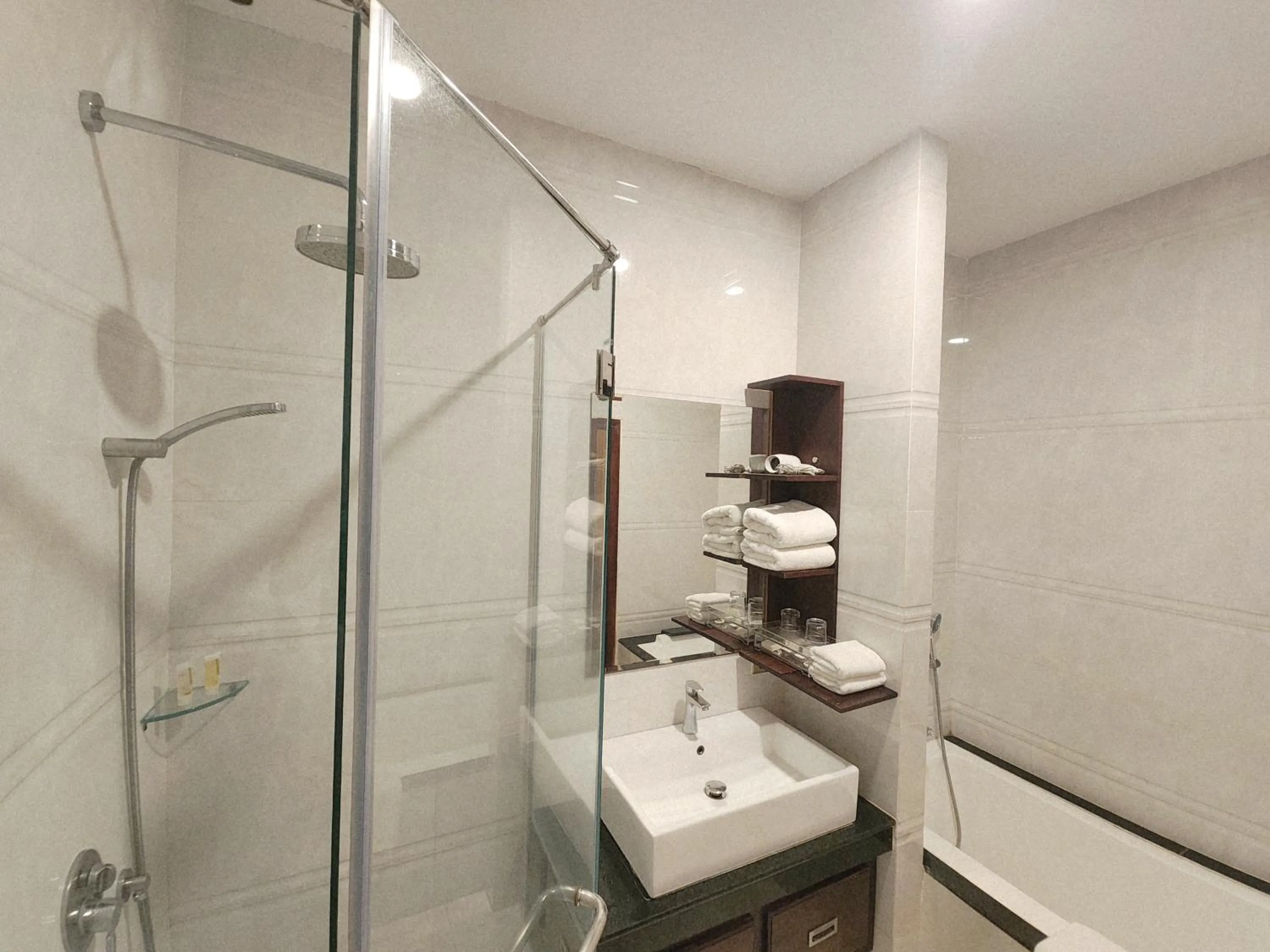 Shower in Lbn Asian Hotel