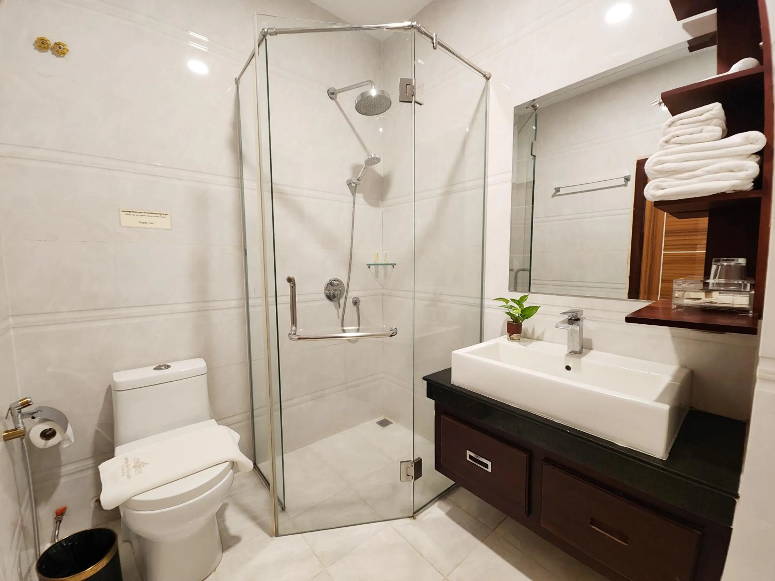 Shower in Lbn Asian Hotel