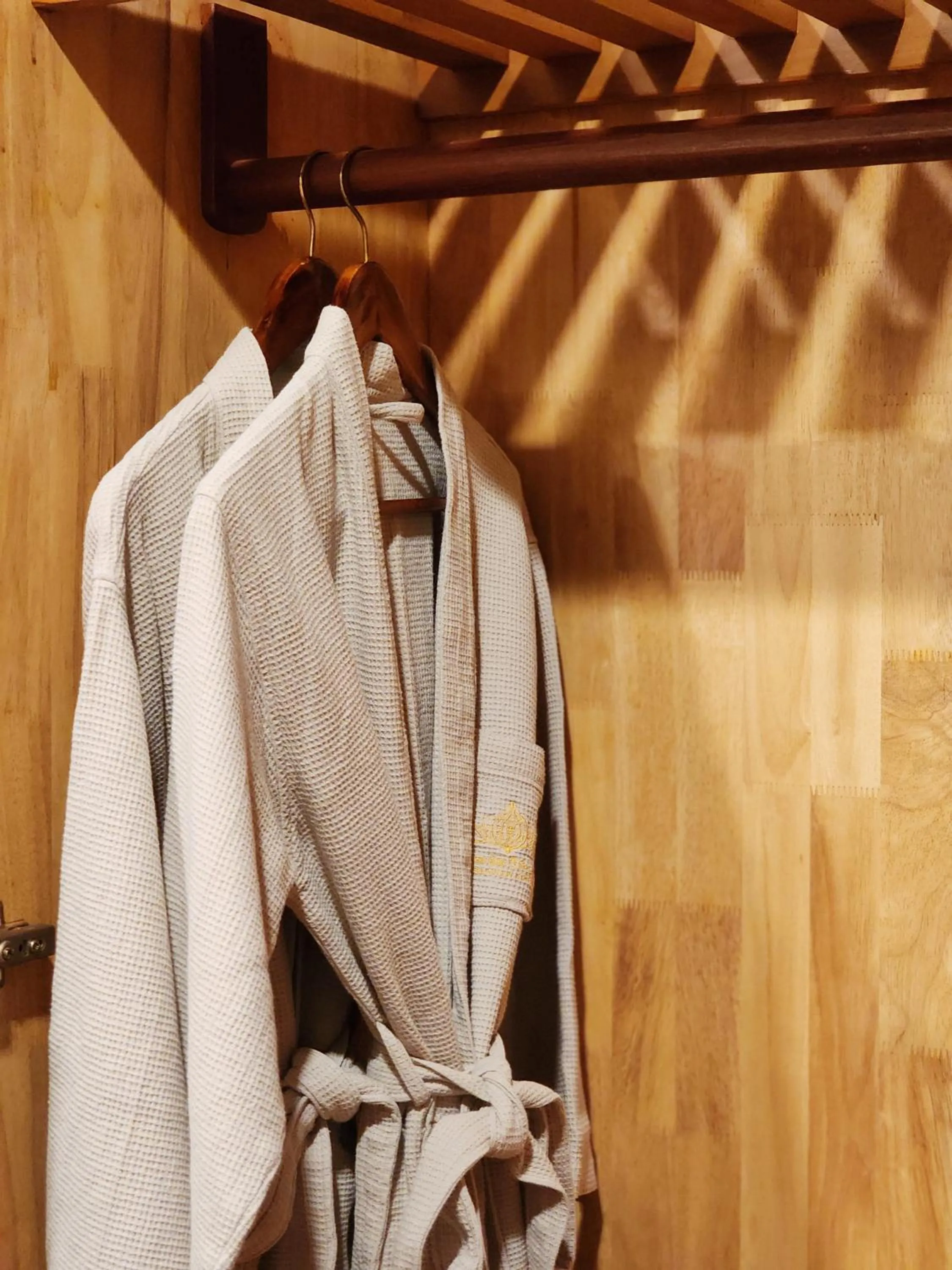 wardrobe in Lbn Asian Hotel