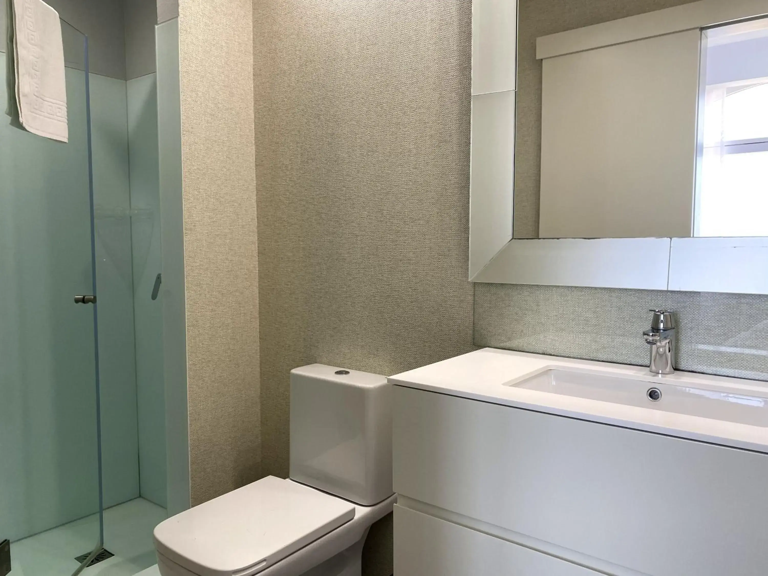 Standard Double or Twin Room in Golden Beach Guest House & Rooftop Bar Standard Double or Twin Room in Golden Beach Guest House & Rooftop Bar