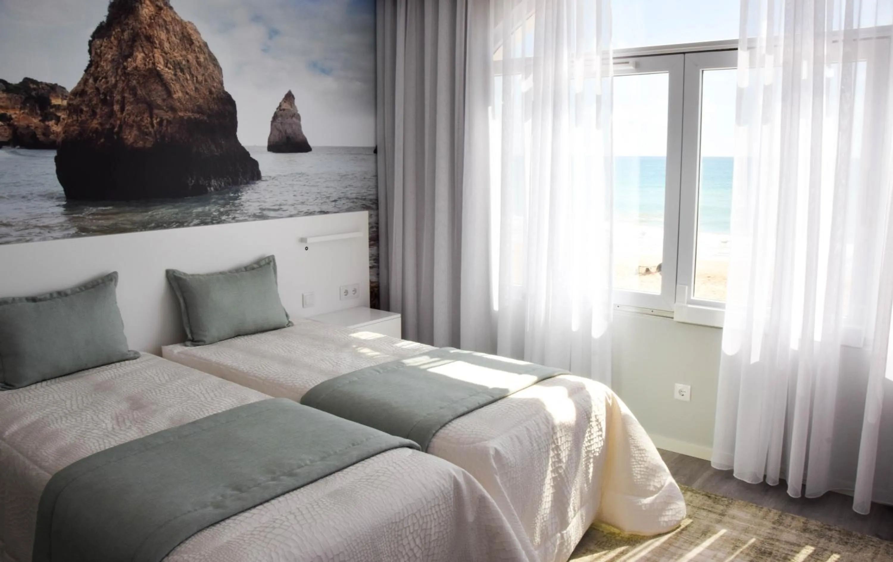 Bedroom, Bed in Golden Beach Guest House & Rooftop Bar