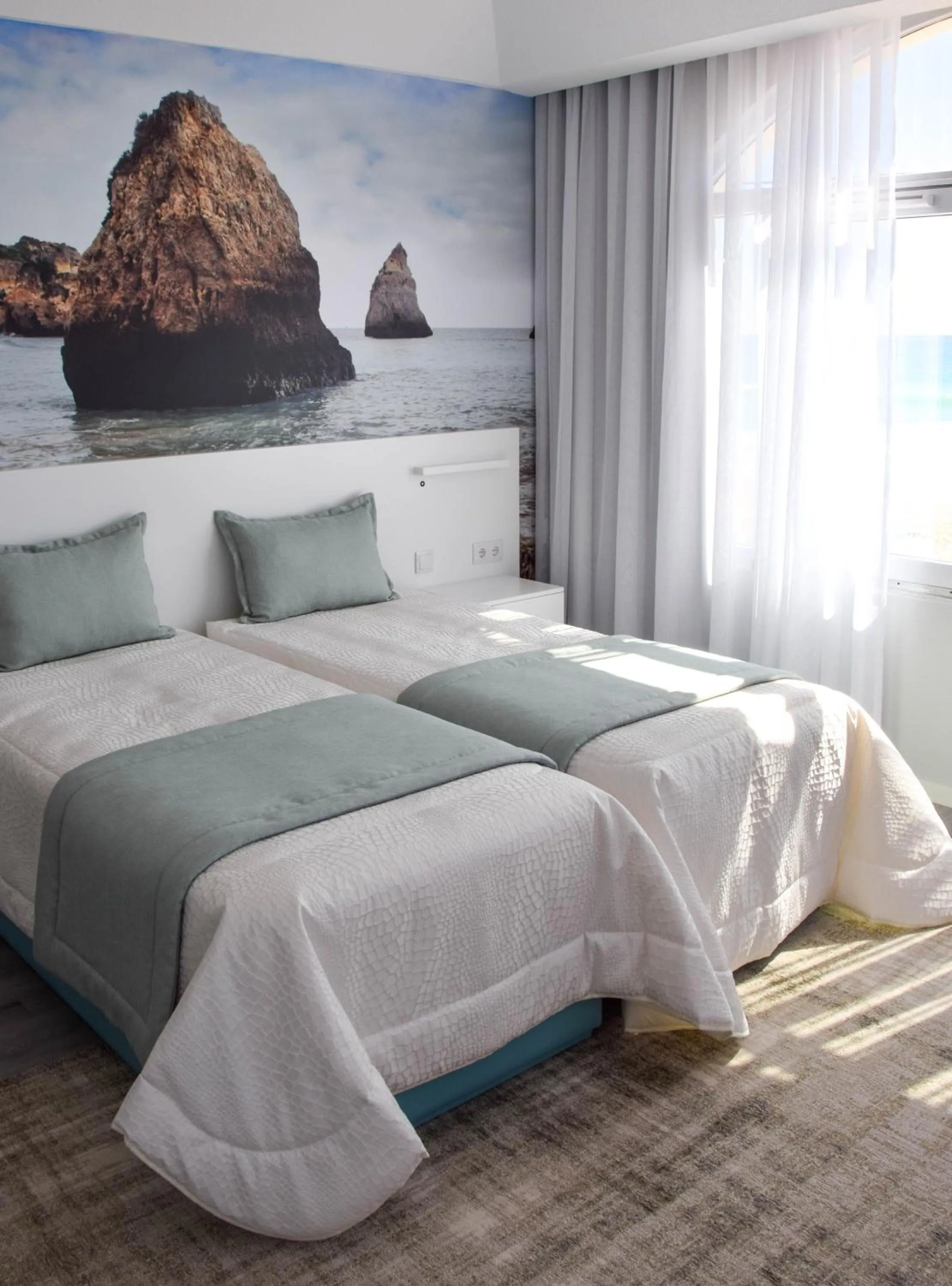 Bedroom, Bed in Golden Beach Guest House & Rooftop Bar