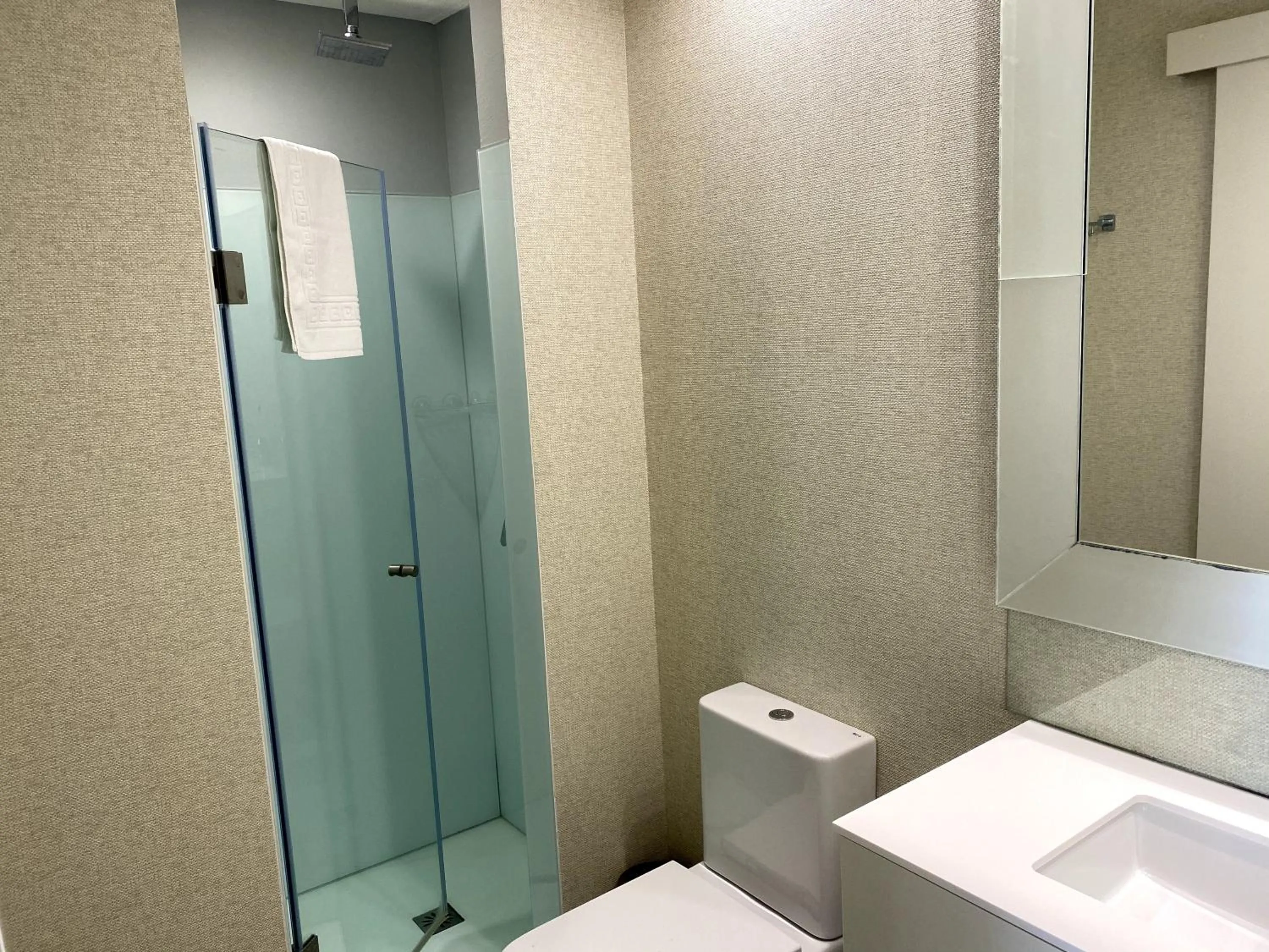 Bathroom in Golden Beach Guest House & Rooftop Bar