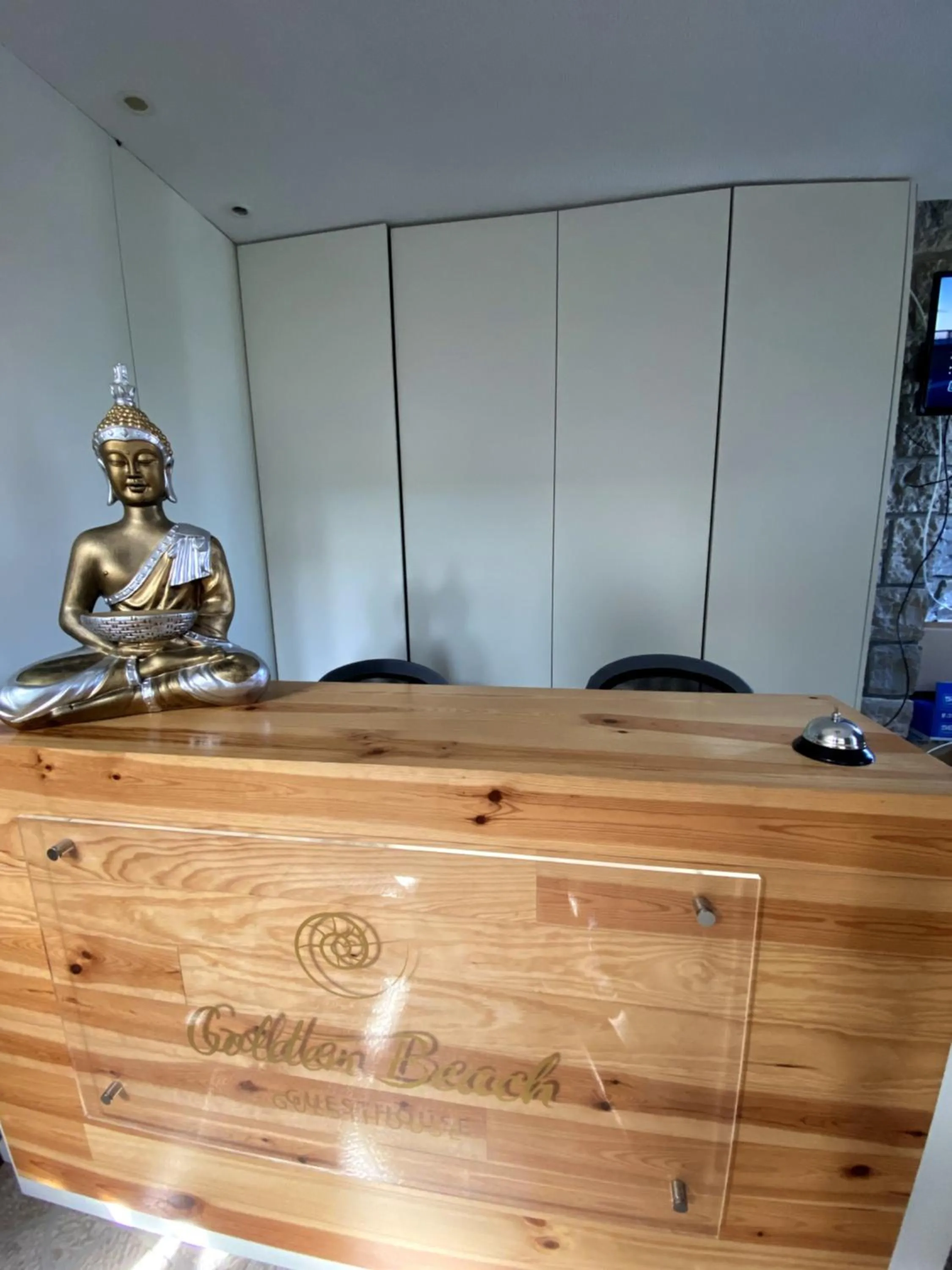 Lobby or reception in Golden Beach Guest House & Rooftop Bar