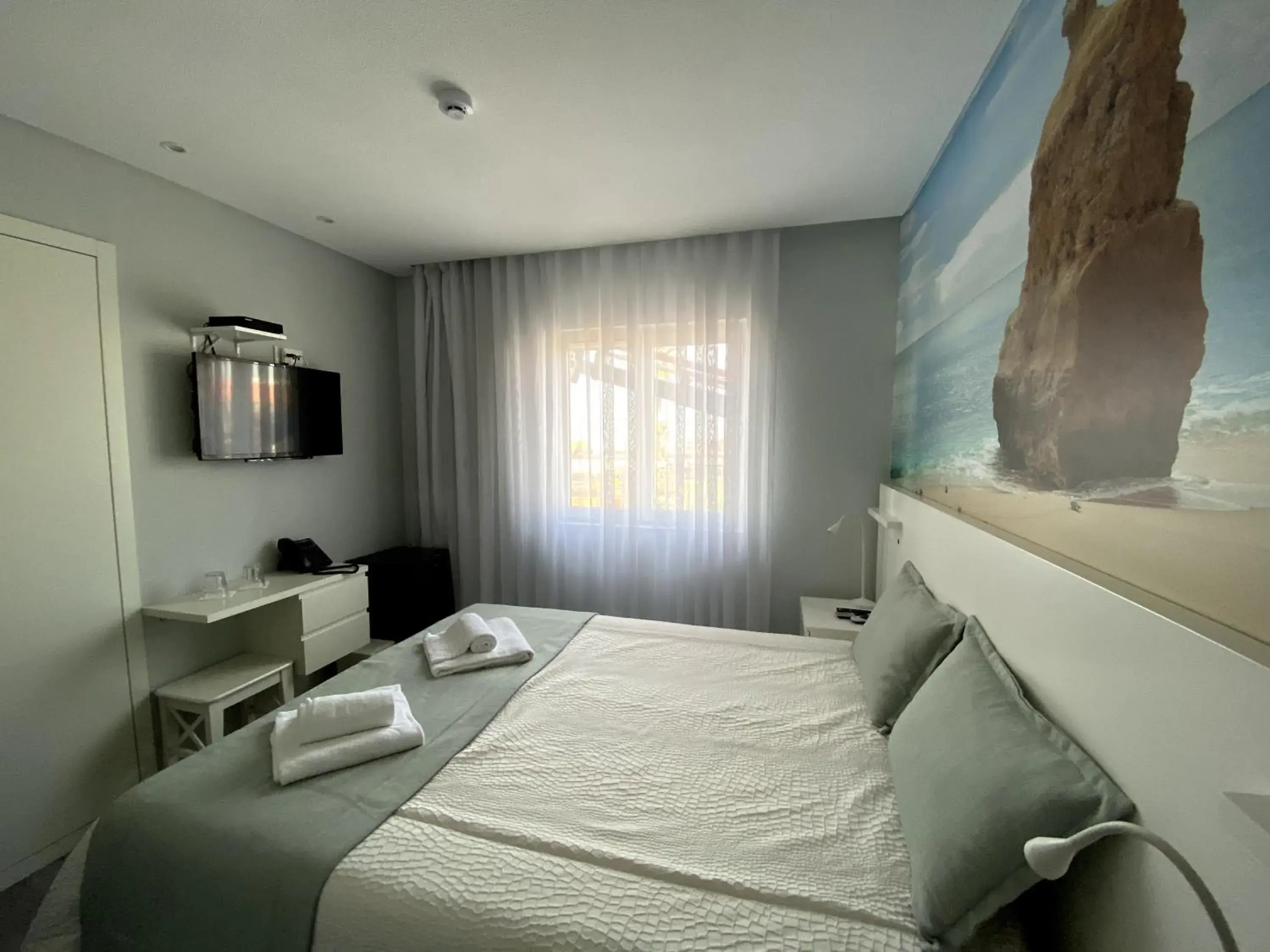 Standard Double or Twin Room with Partial Sea View in Golden Beach Guest House & Rooftop Bar Standard Double or Twin Room with Partial Sea View in Golden Beach Guest House & Rooftop Bar