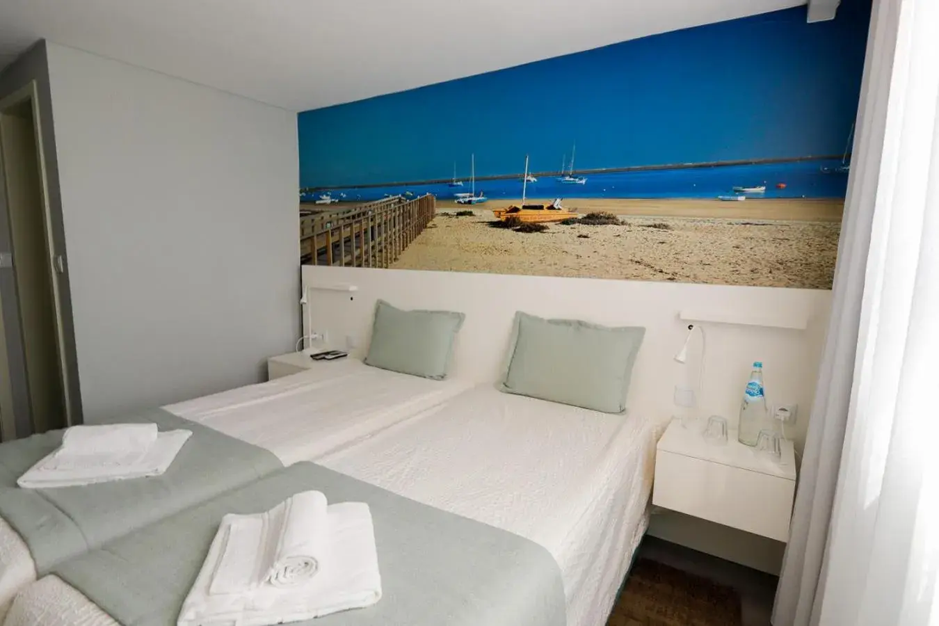 Economy Twin Room in Golden Beach Guest House & Rooftop Bar Economy Twin Room in Golden Beach Guest House & Rooftop Bar