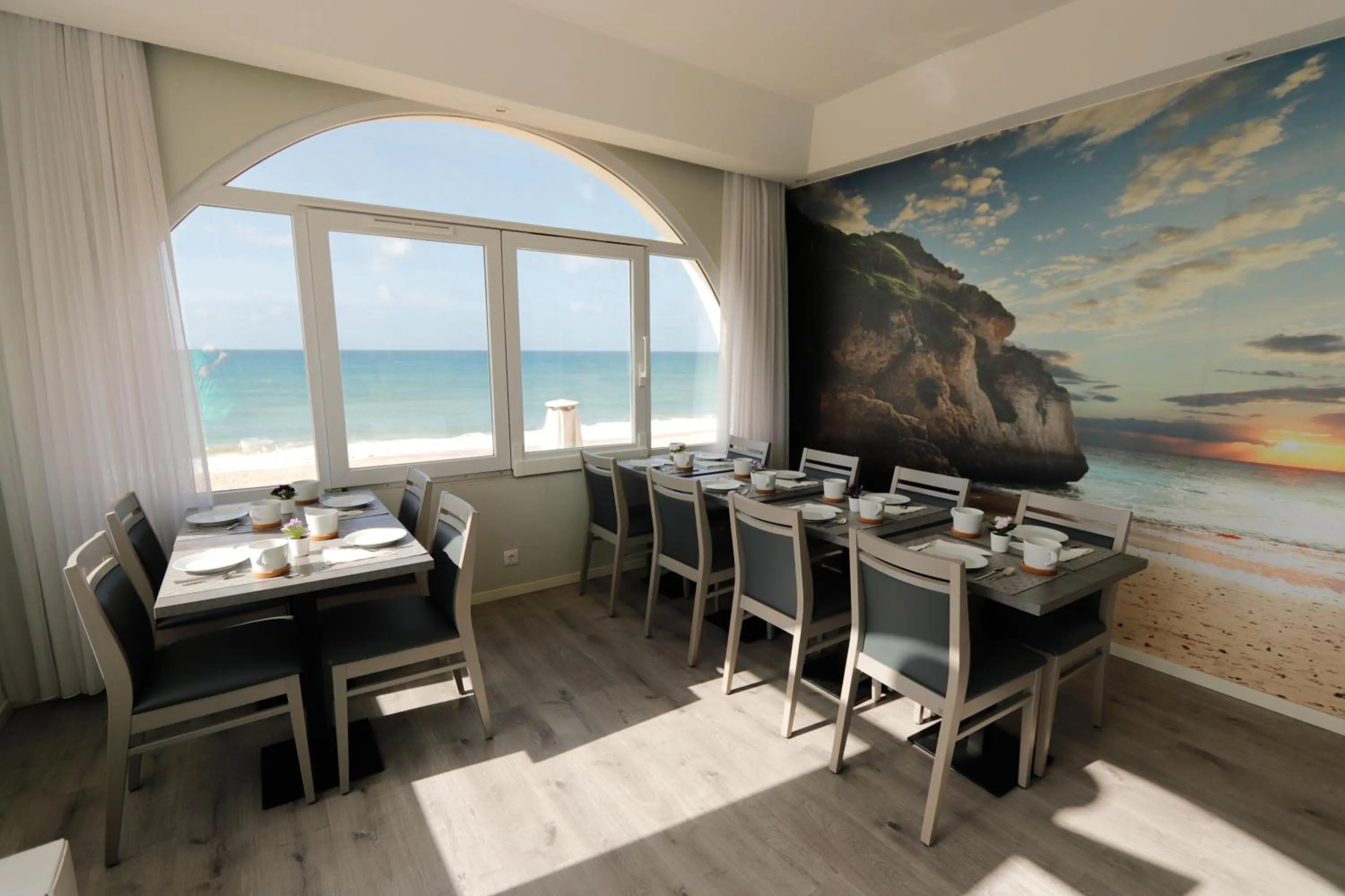 Dining area in Golden Beach Guest House & Rooftop Bar