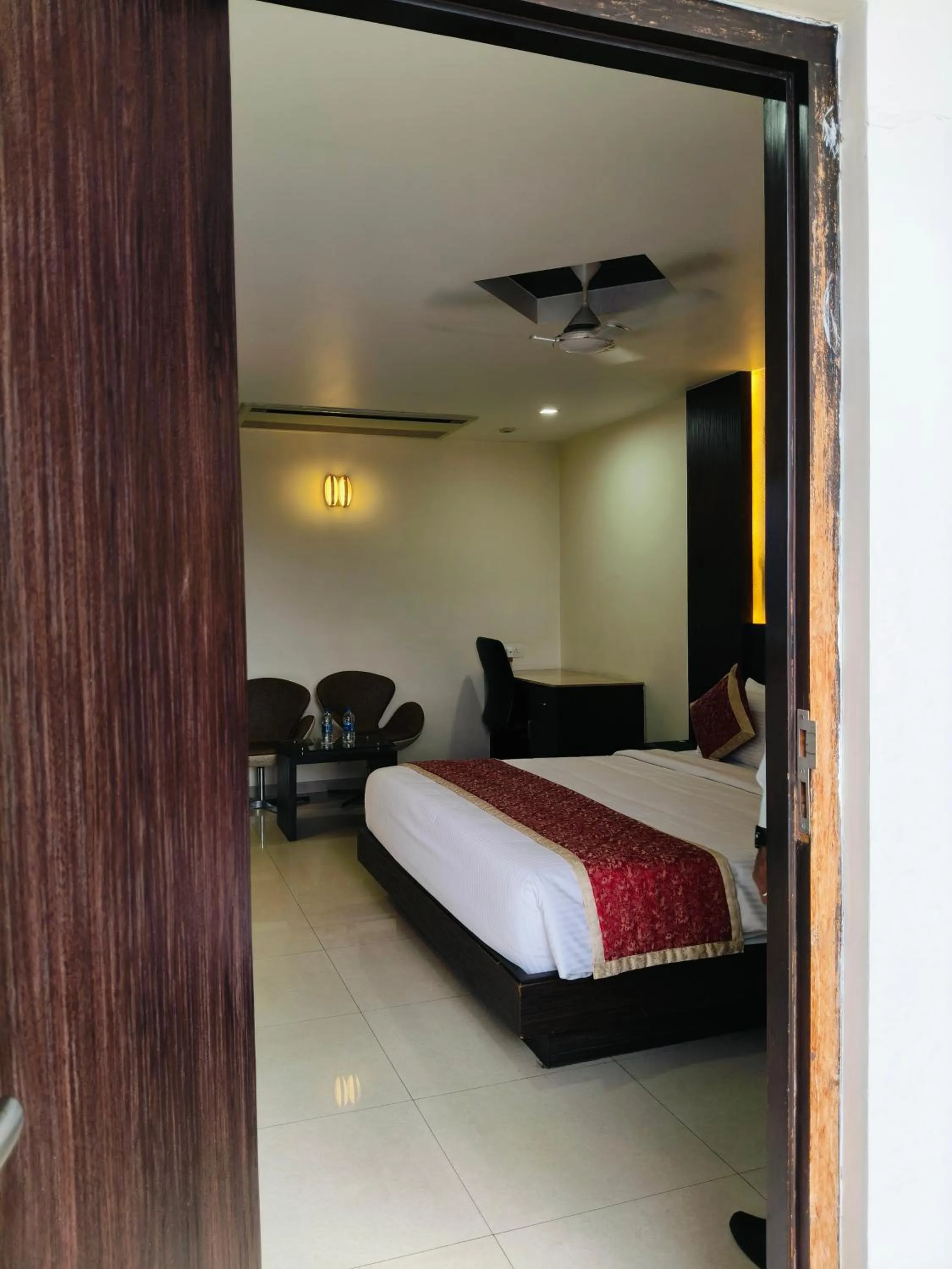 Bedroom, Bed in Holiday Residency Coimbatore