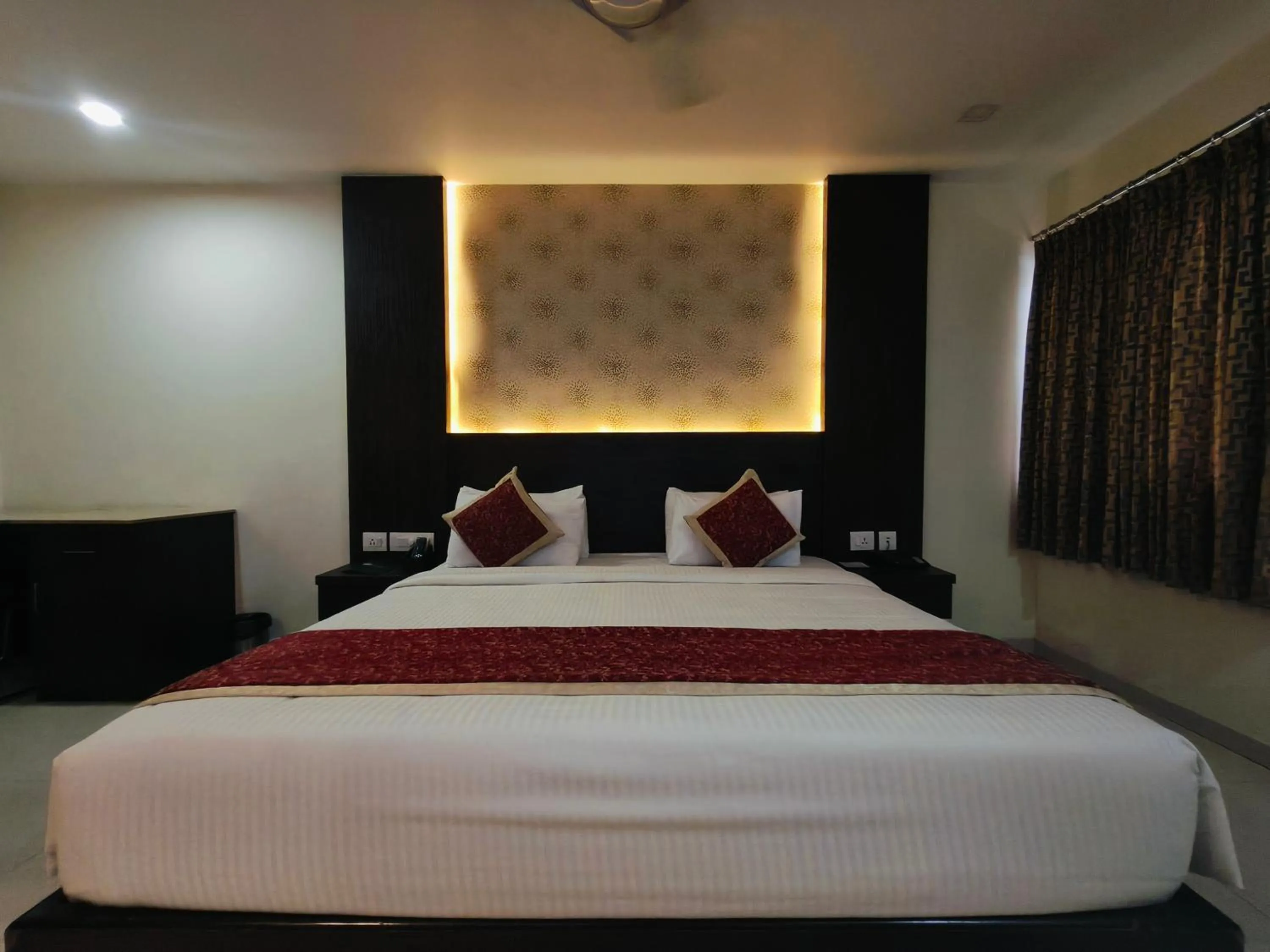 Bedroom, Bed in Holiday Residency Coimbatore
