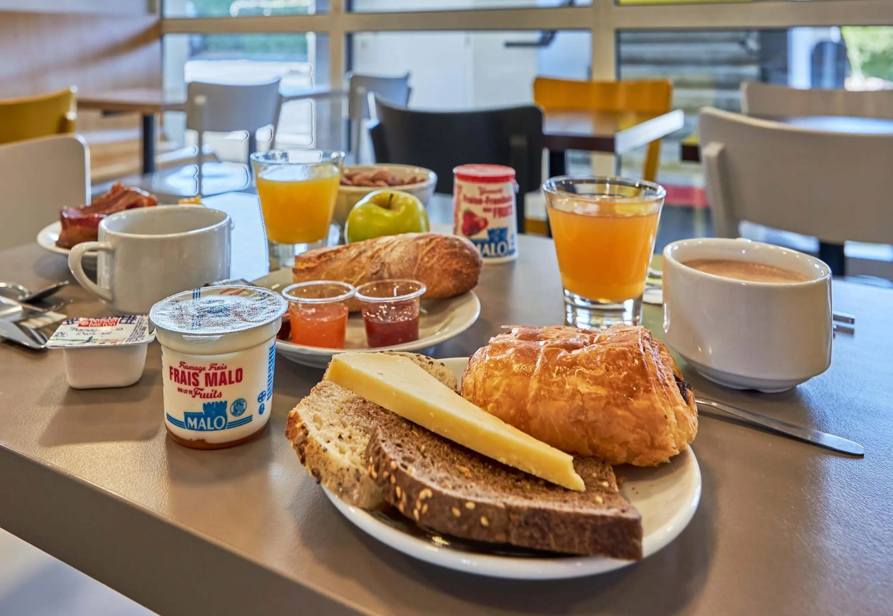 Breakfast in B&B HOTEL CAEN Sud