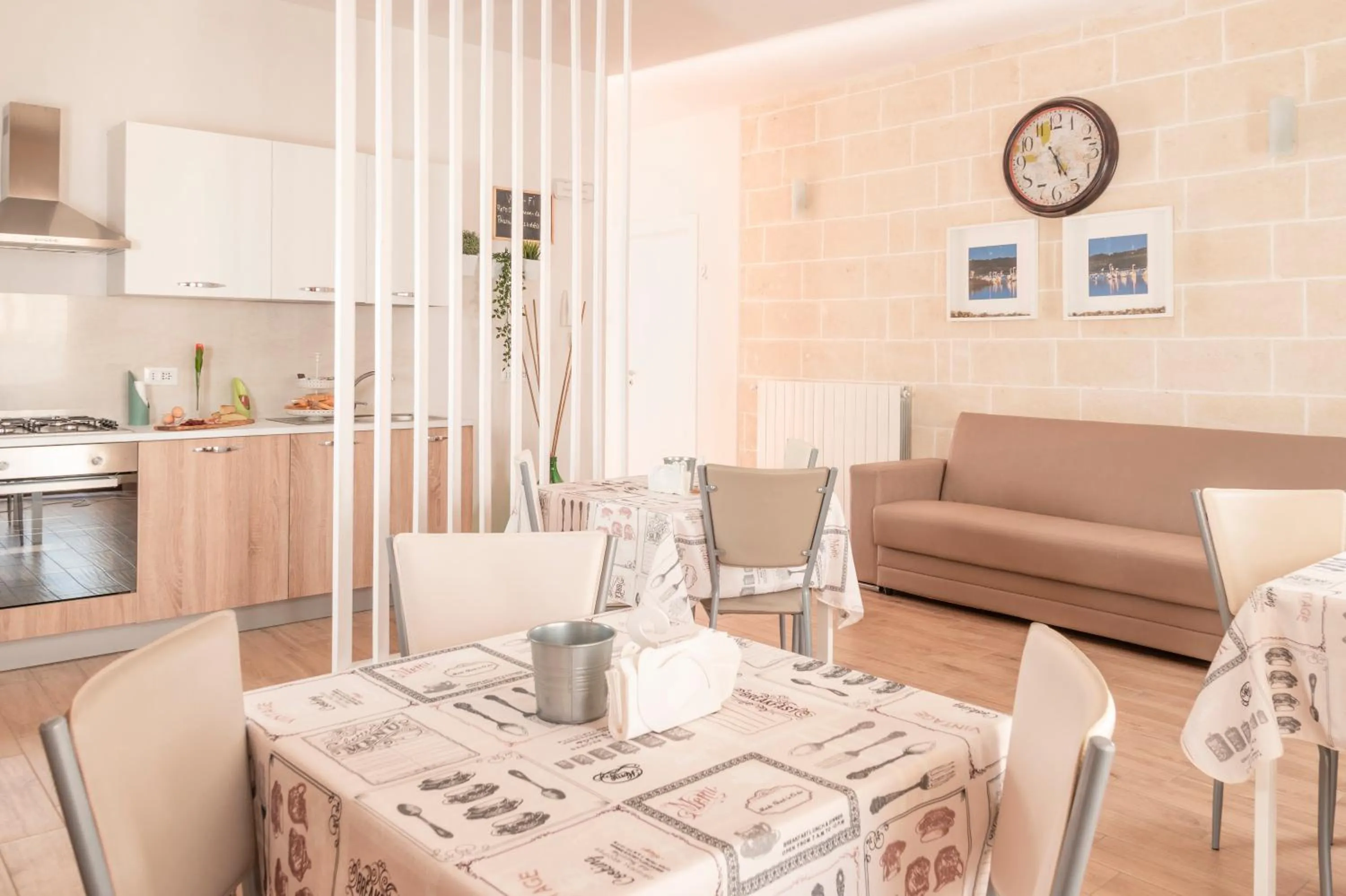 Communal lounge/ TV room in La Creta b&b