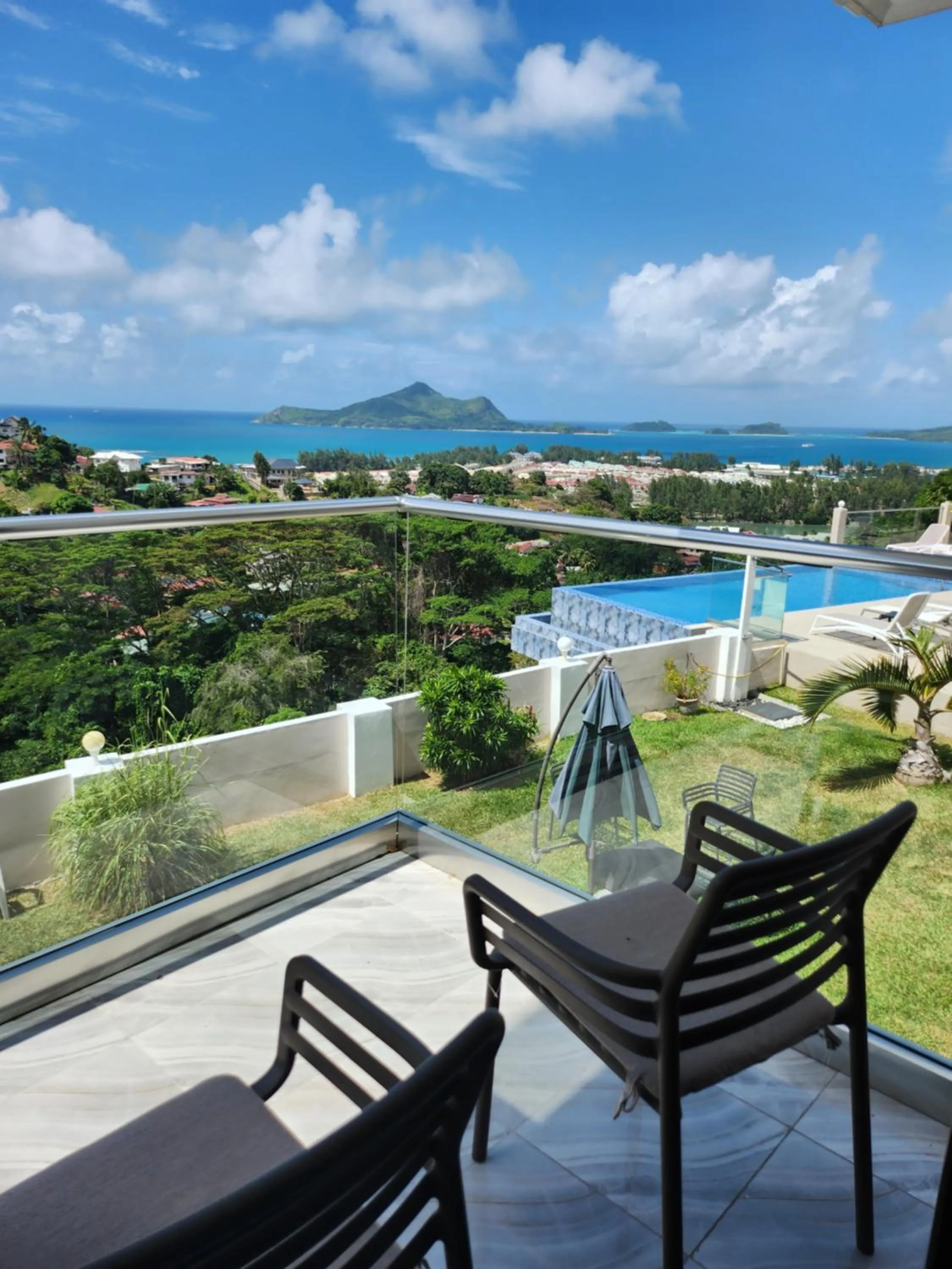 Property building in Maison L'Horizon