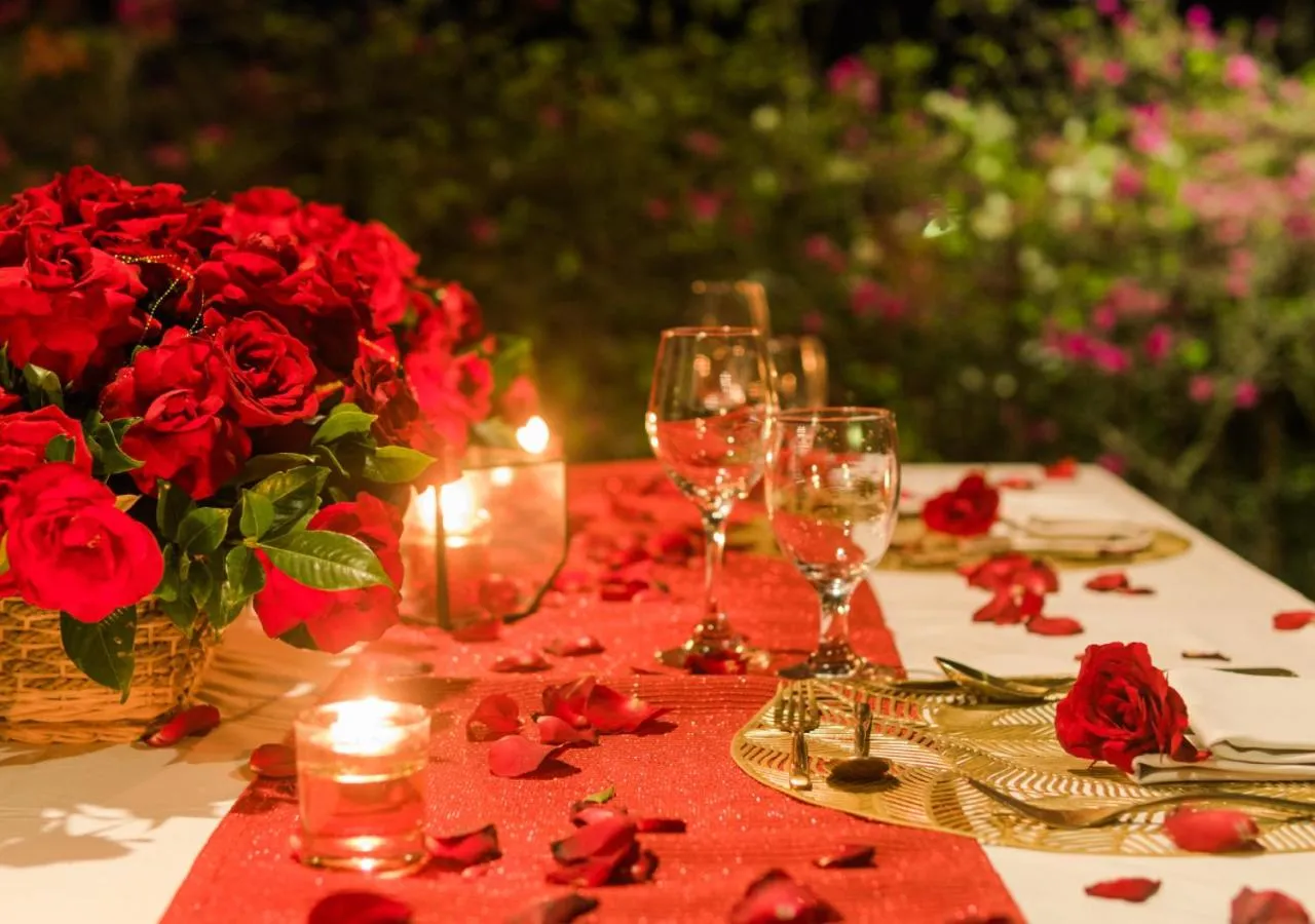 Restaurant/places to eat in Arthur Suite by Premier HospitalityAsia