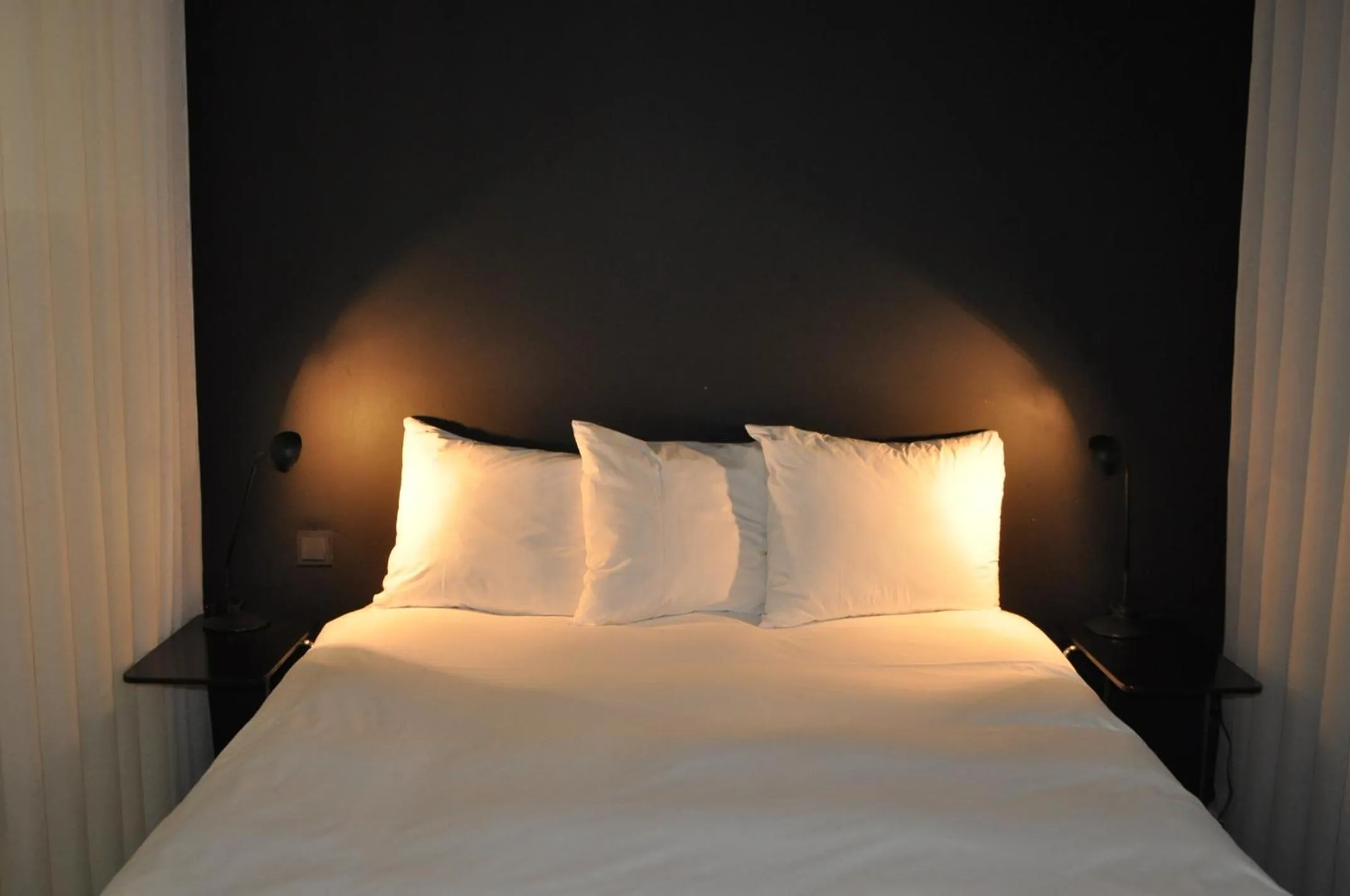 Photo of the whole room, Bed in BANKS Antwerp