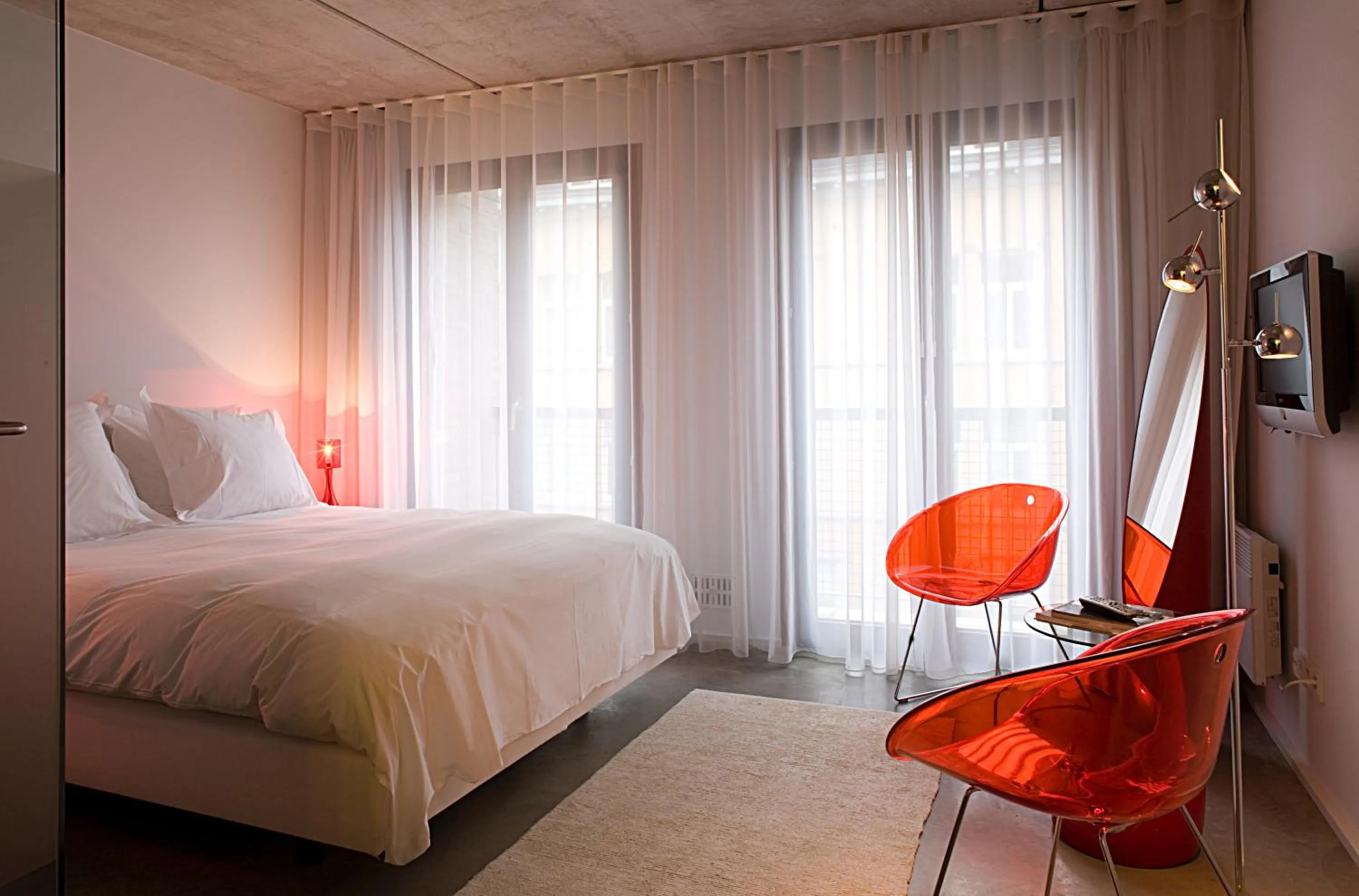 Photo of the whole room, Bed in BANKS Antwerp