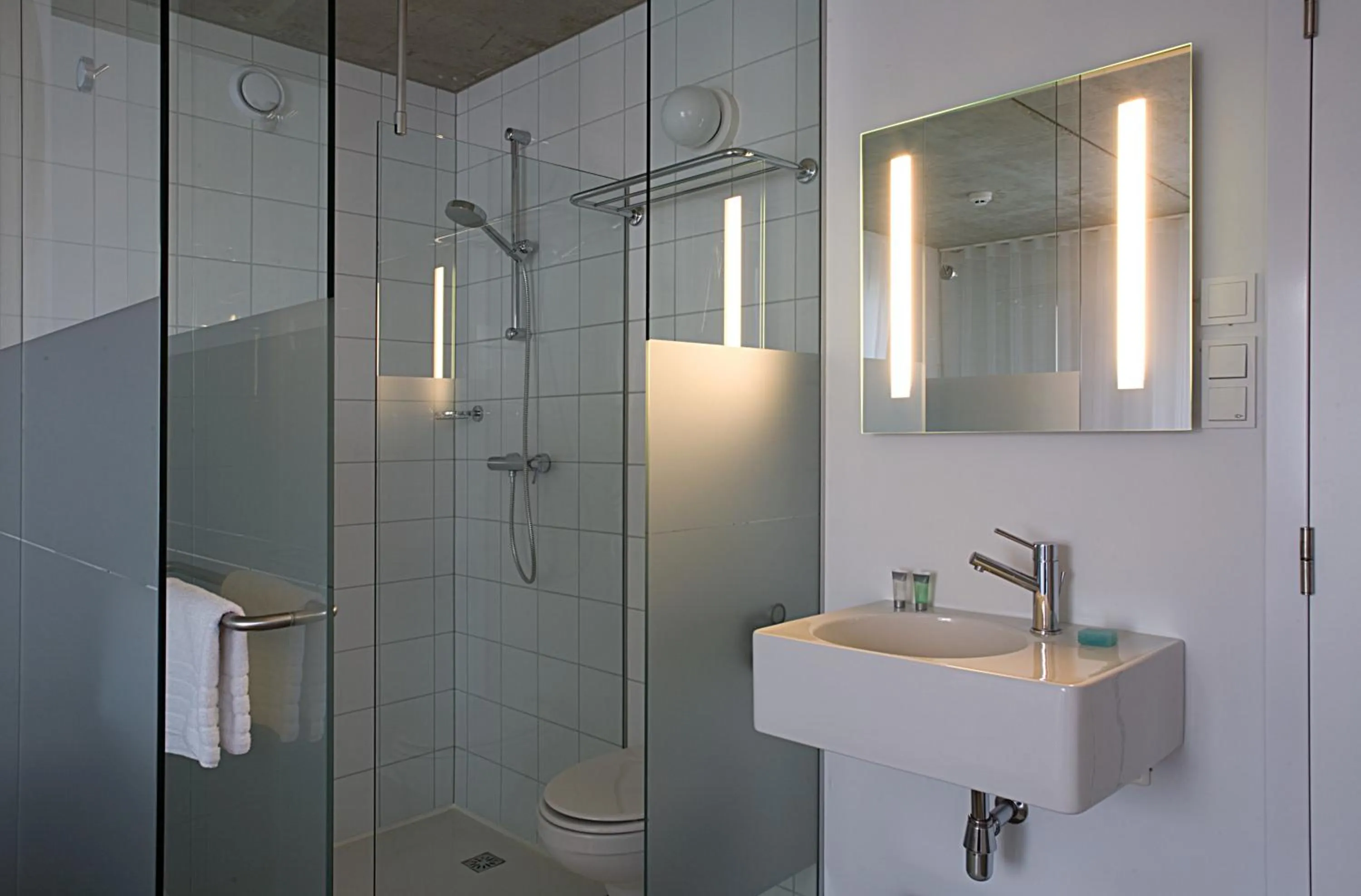 Shower in BANKS Antwerp