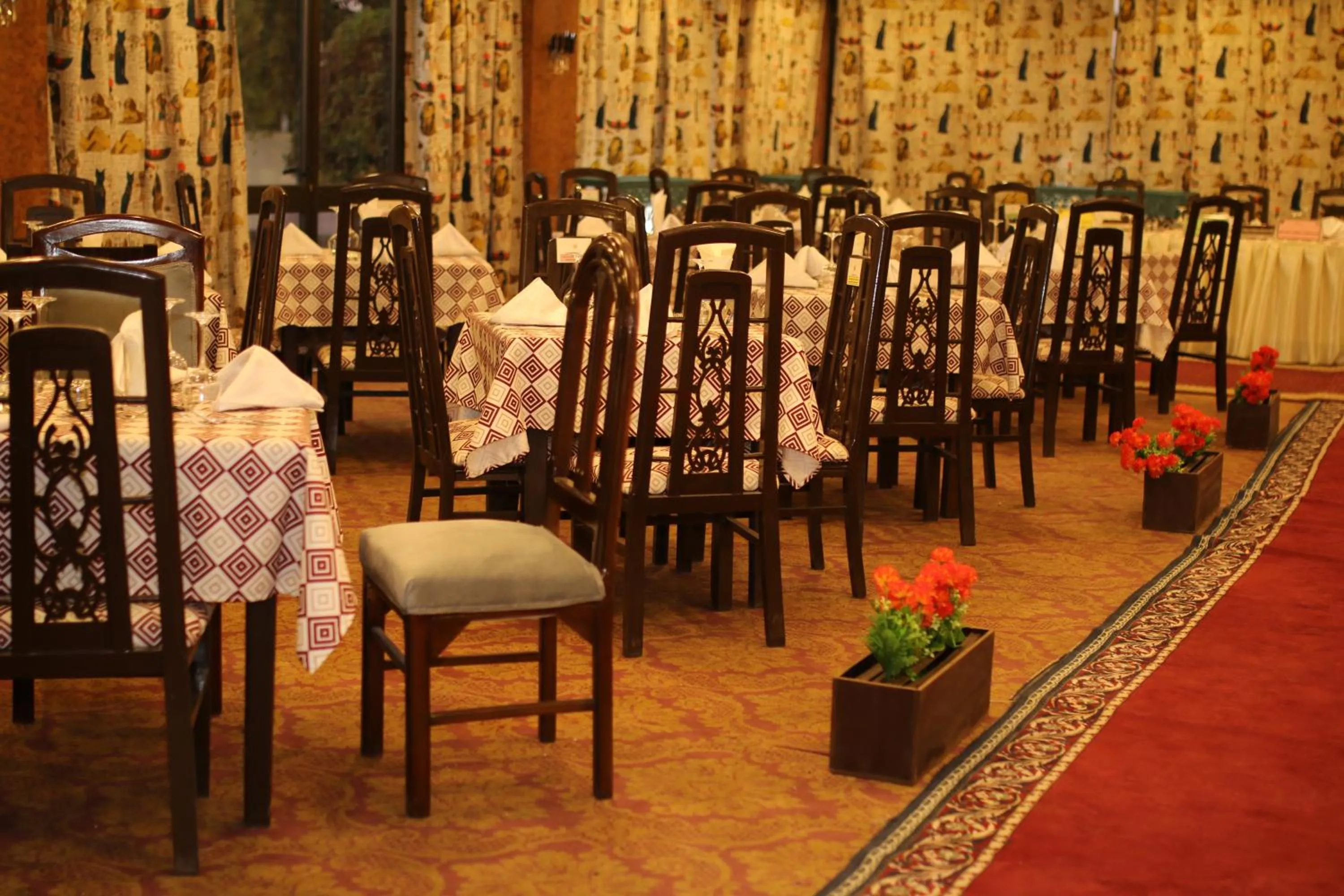 Restaurant/places to eat in Jewel Luxor Hotel