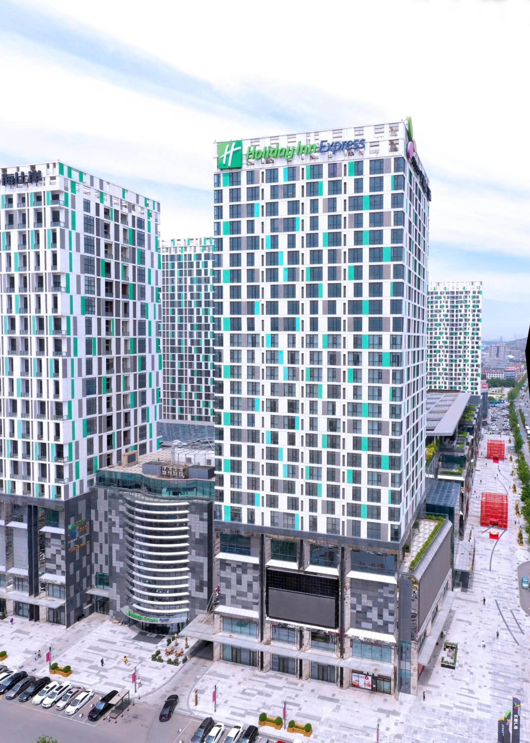 Property building in Holiday Inn Express Yingkou Onelong Plaza by IHG