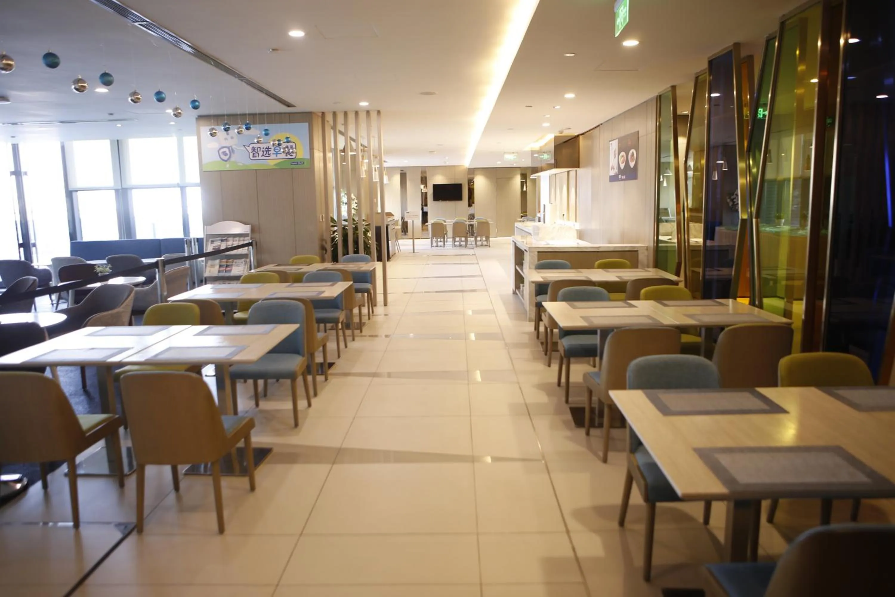 Restaurant/places to eat in Holiday Inn Express Yingkou Onelong Plaza by IHG