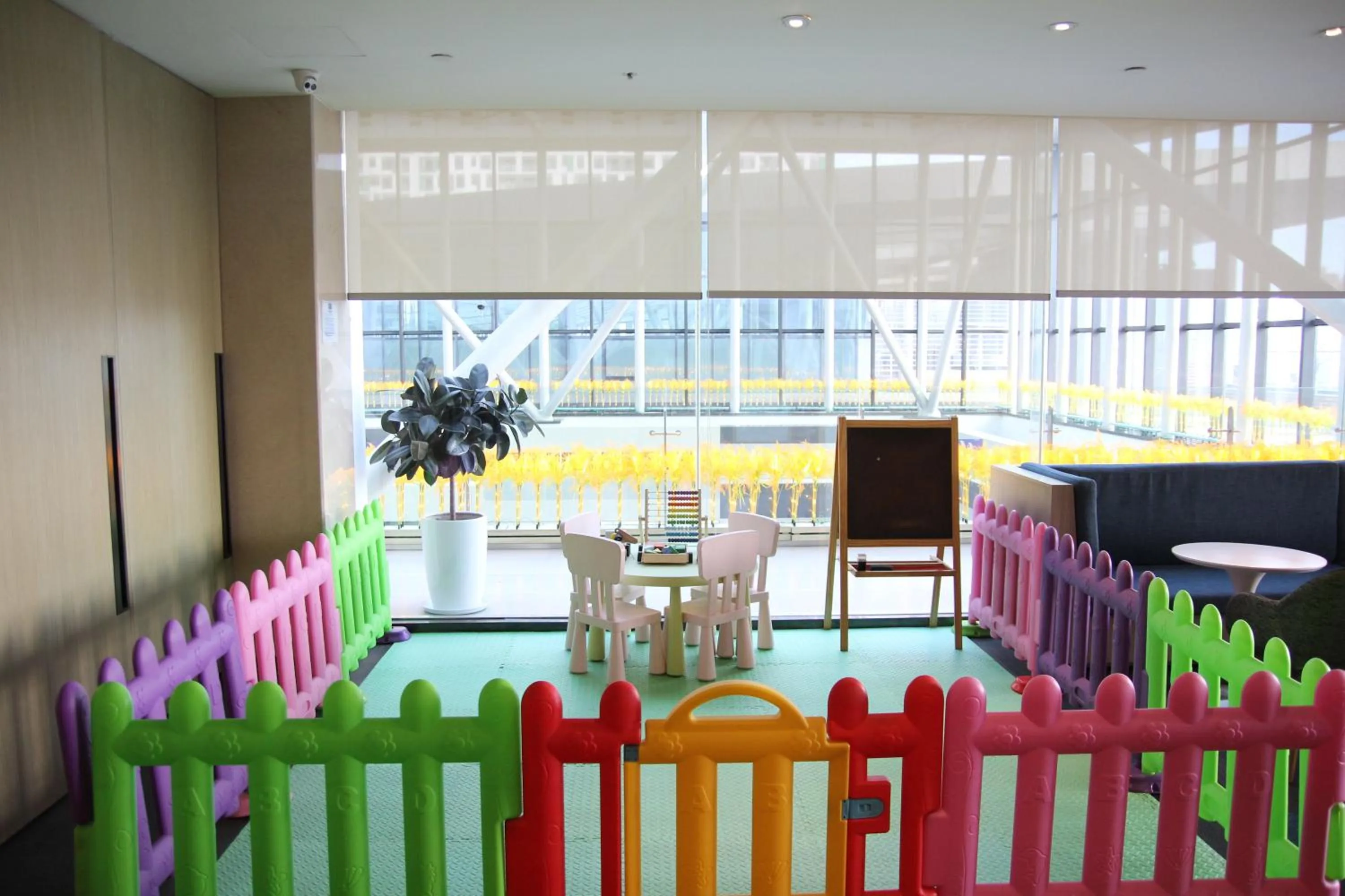 Area and facilities in Holiday Inn Express Yingkou Onelong Plaza by IHG