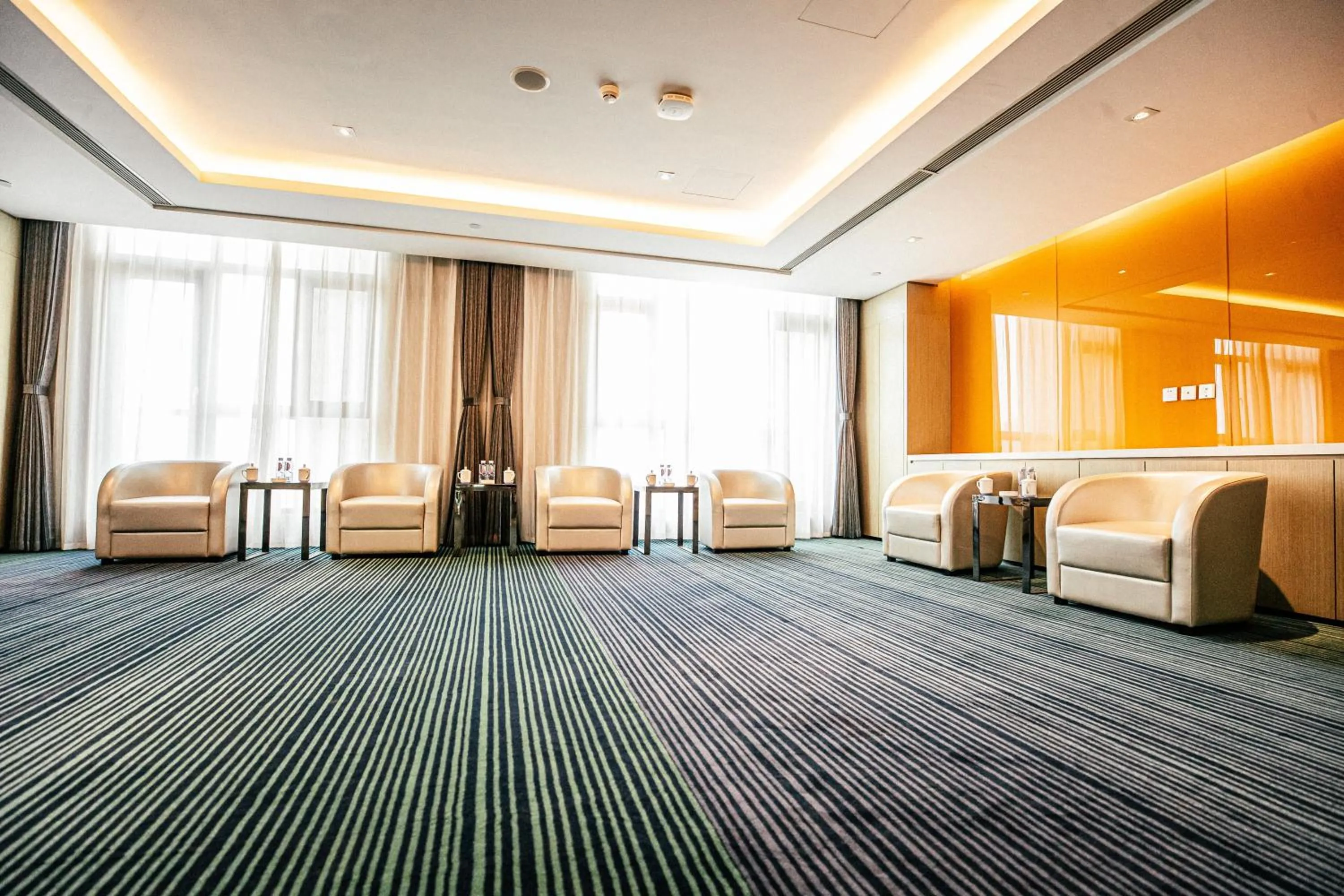Meeting/conference room in Holiday Inn Express Yingkou Onelong Plaza by IHG
