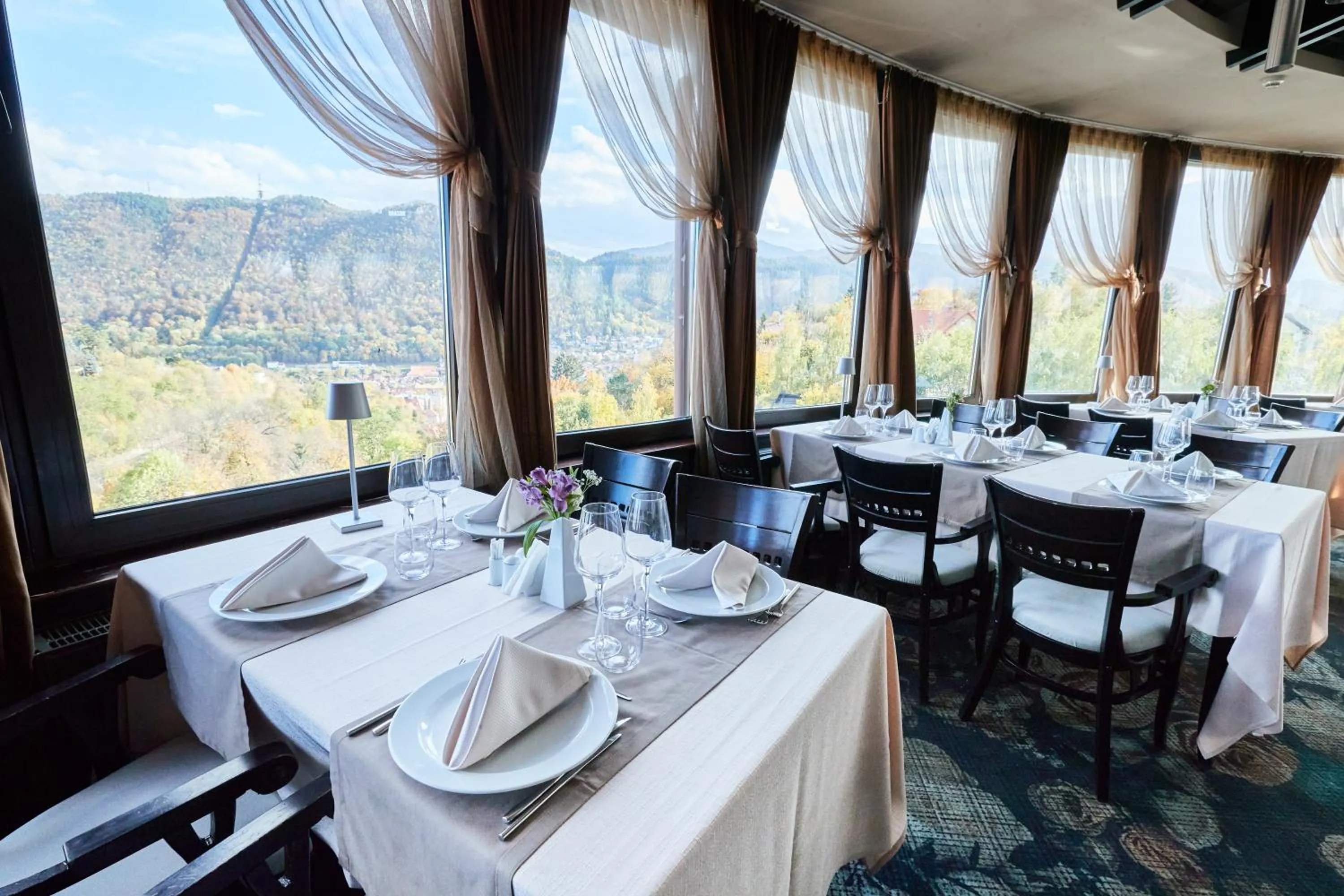 Restaurant/places to eat in Grand Hotel Belvedere