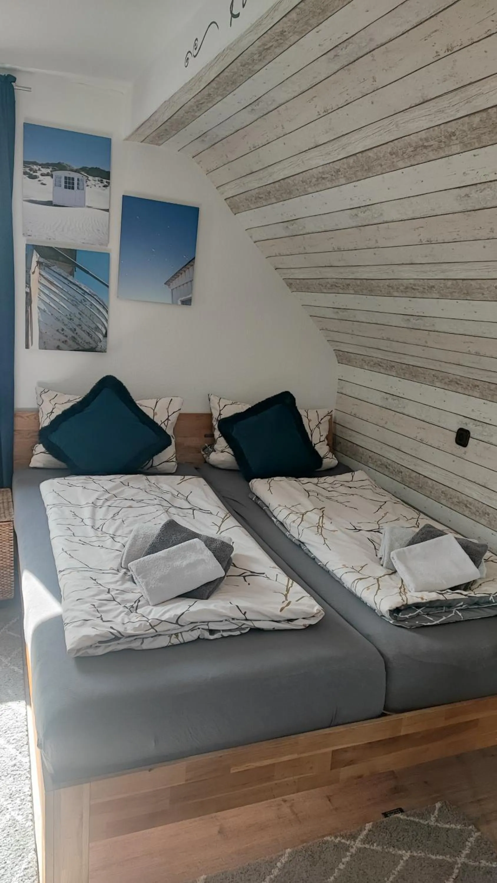 Bed in Villa Jani b&b