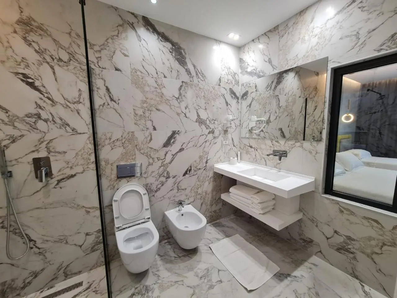 Toilet in Regina City Hotel & SPA