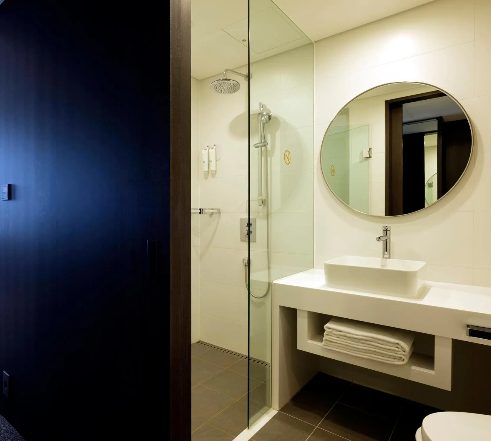 Bathroom in Nine Tree by Parnas Seoul Myeongdong 2