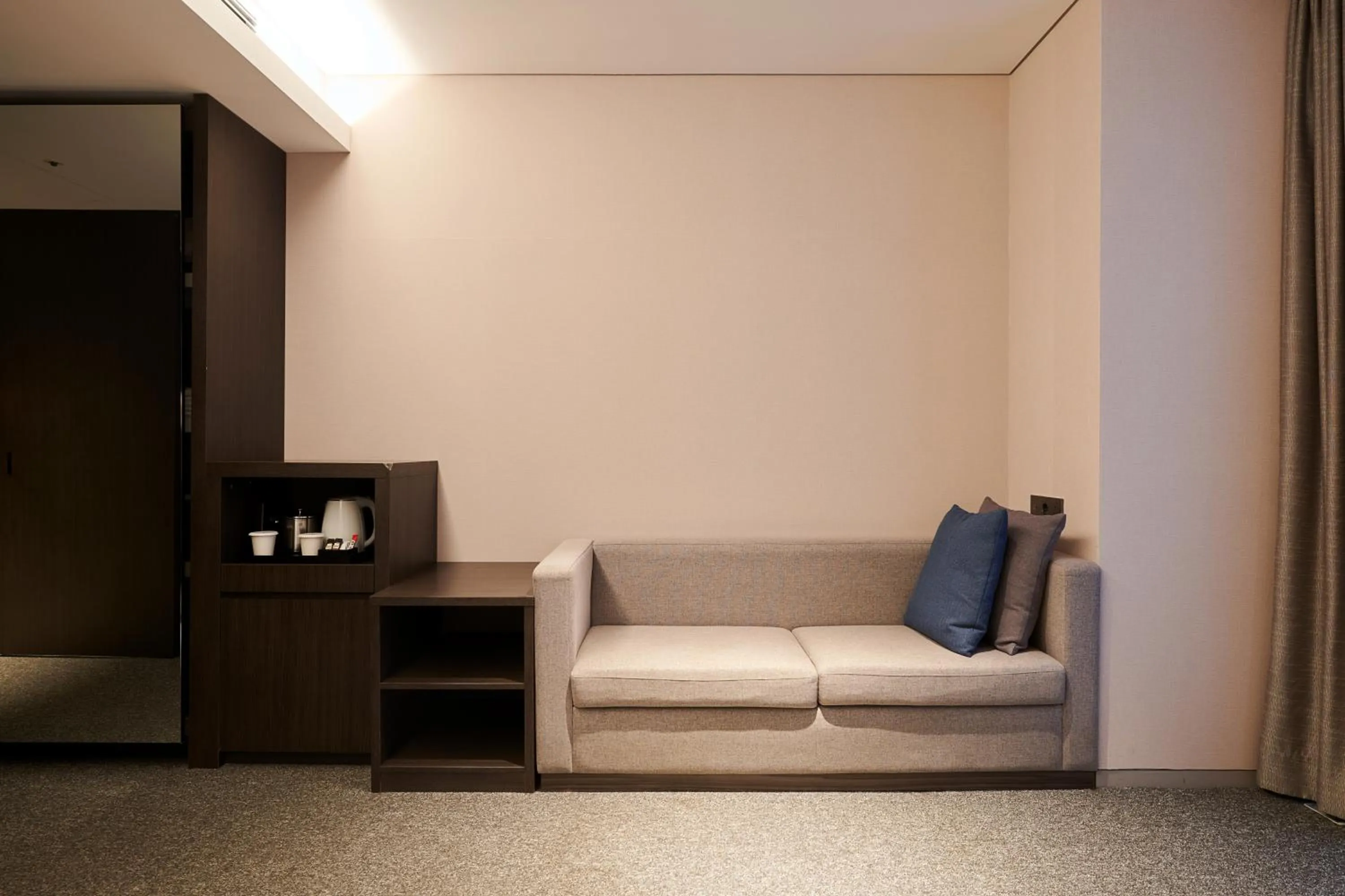 Photo of the whole room in Nine Tree by Parnas Seoul Myeongdong 2